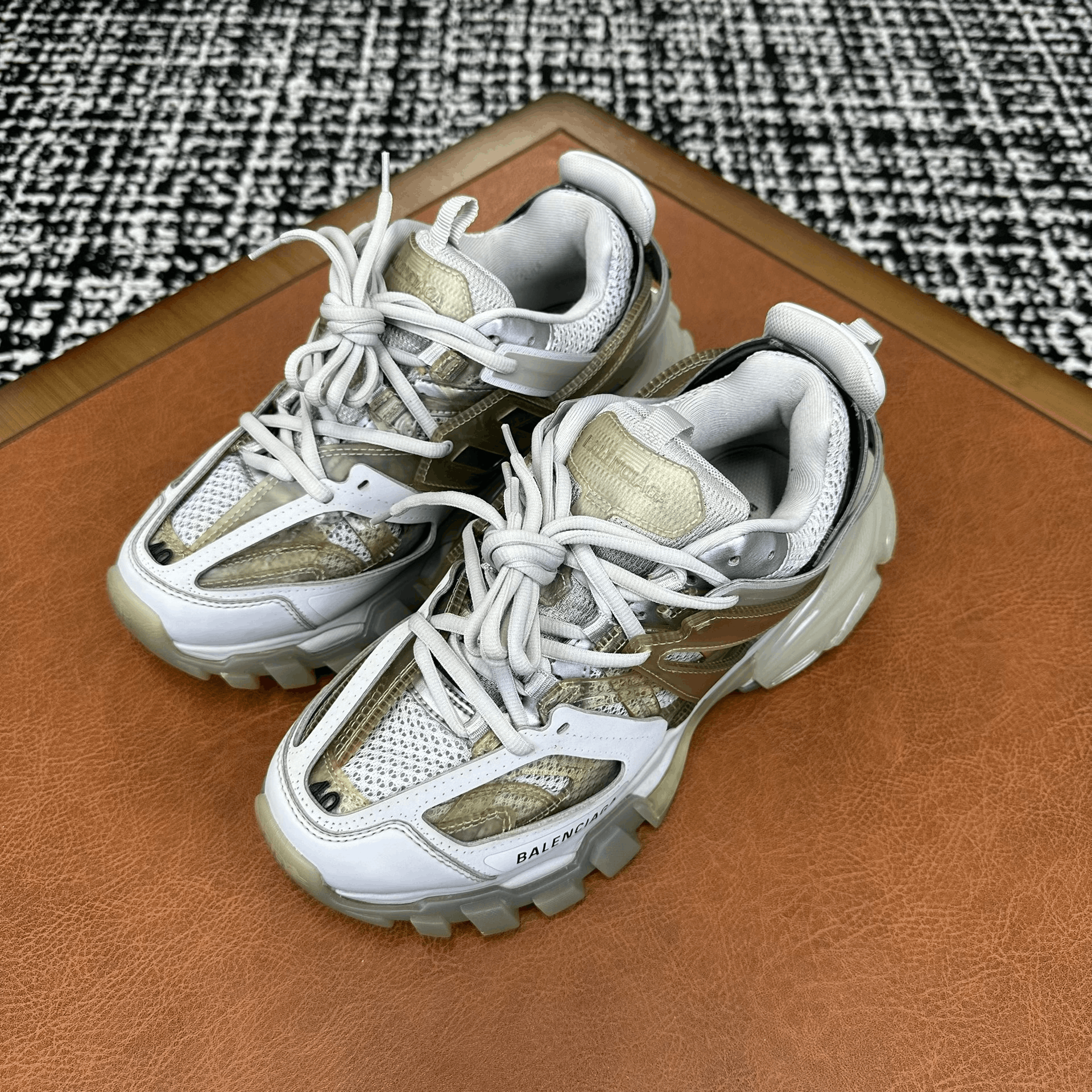 Balenciaga Balenciaga Clear White Lowtop Sneakers 7 Men Size US 7 / EU 40 - 1 Thumbnail