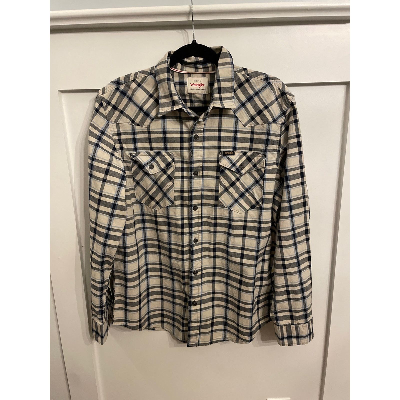 Wrangler NWT Wrangler Men's Utility Plaid Button Down, sz M Size US M / EU 48-50 / 2 - 1 Thumbnail