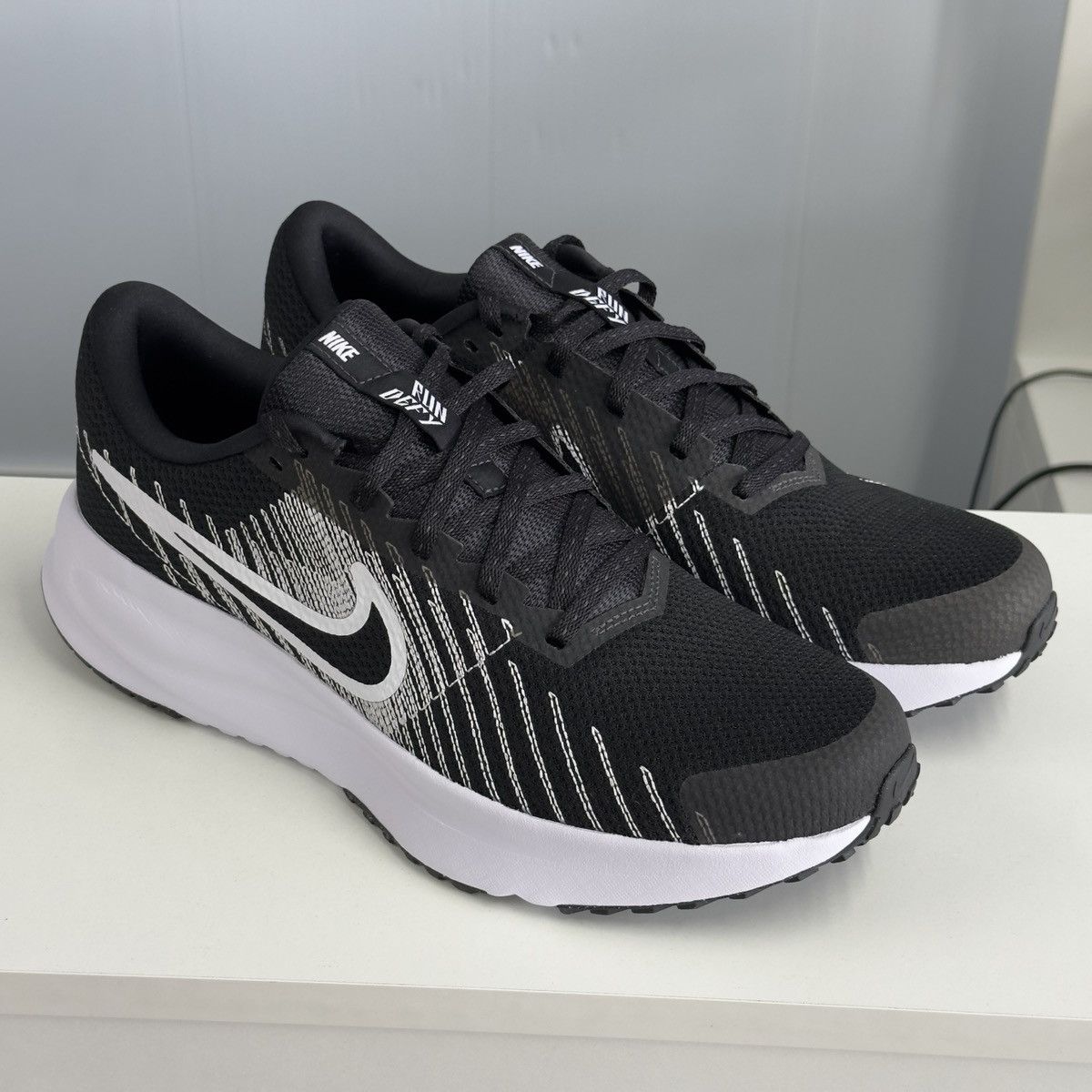Nike Original Nike Run Defy sneakers HM9594-004 | US 10 / EU 44 Size US 10 / EU 43 - 2 Thumbnail