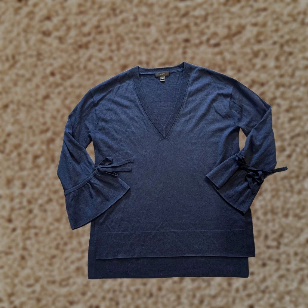 J.Crew J.CREW Sweater Women Size S Blue Merino Wool V-Neck Flare Sleeve Casual Size S / US 4 / IT 40 - 1 Thumbnail