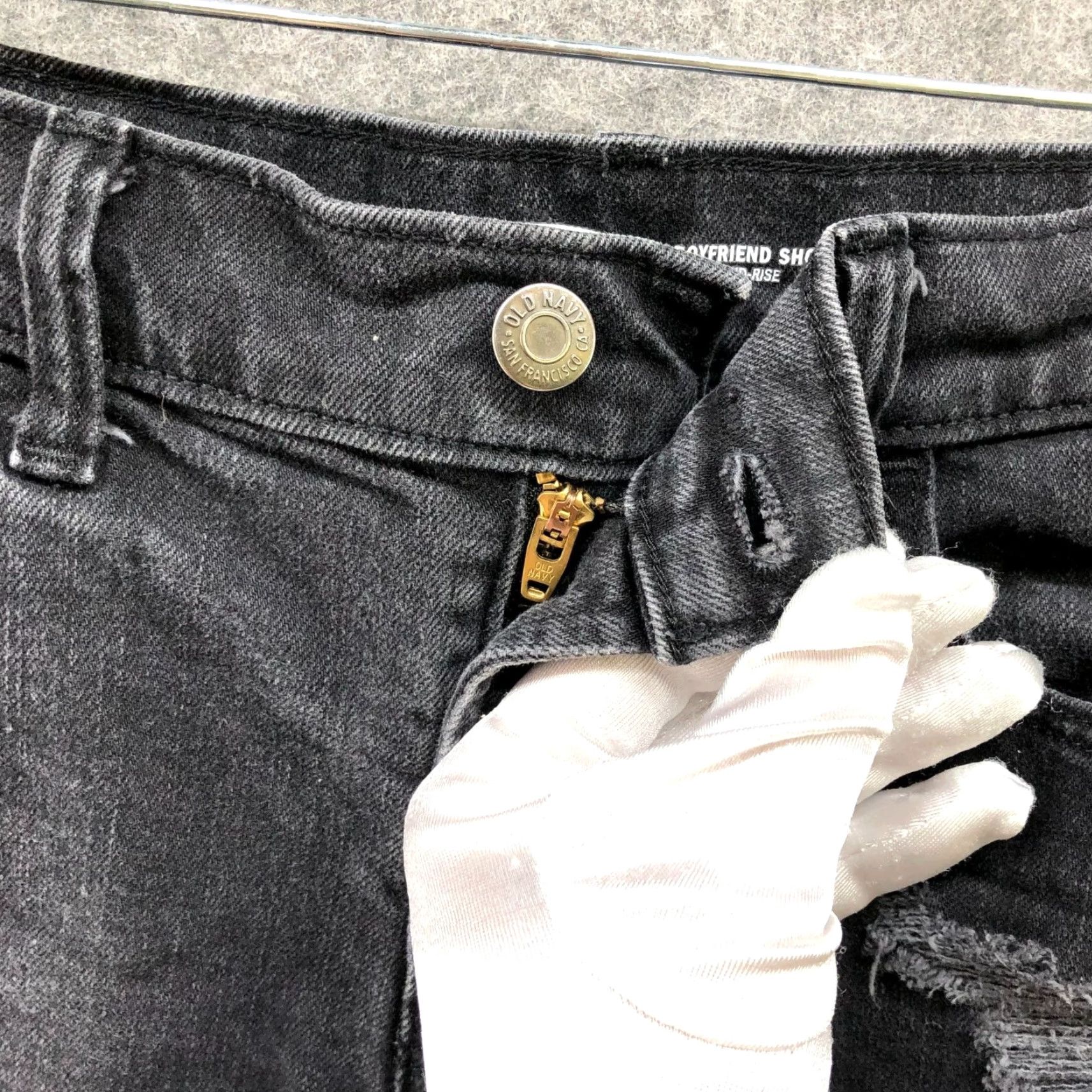 Old Navy Old Navy Womens Shorts Mid Rise Boyfriend Black Denim Roll Cuff Distressed 2 Size 26" / US 2 / IT 38 - 4 Thumbnail