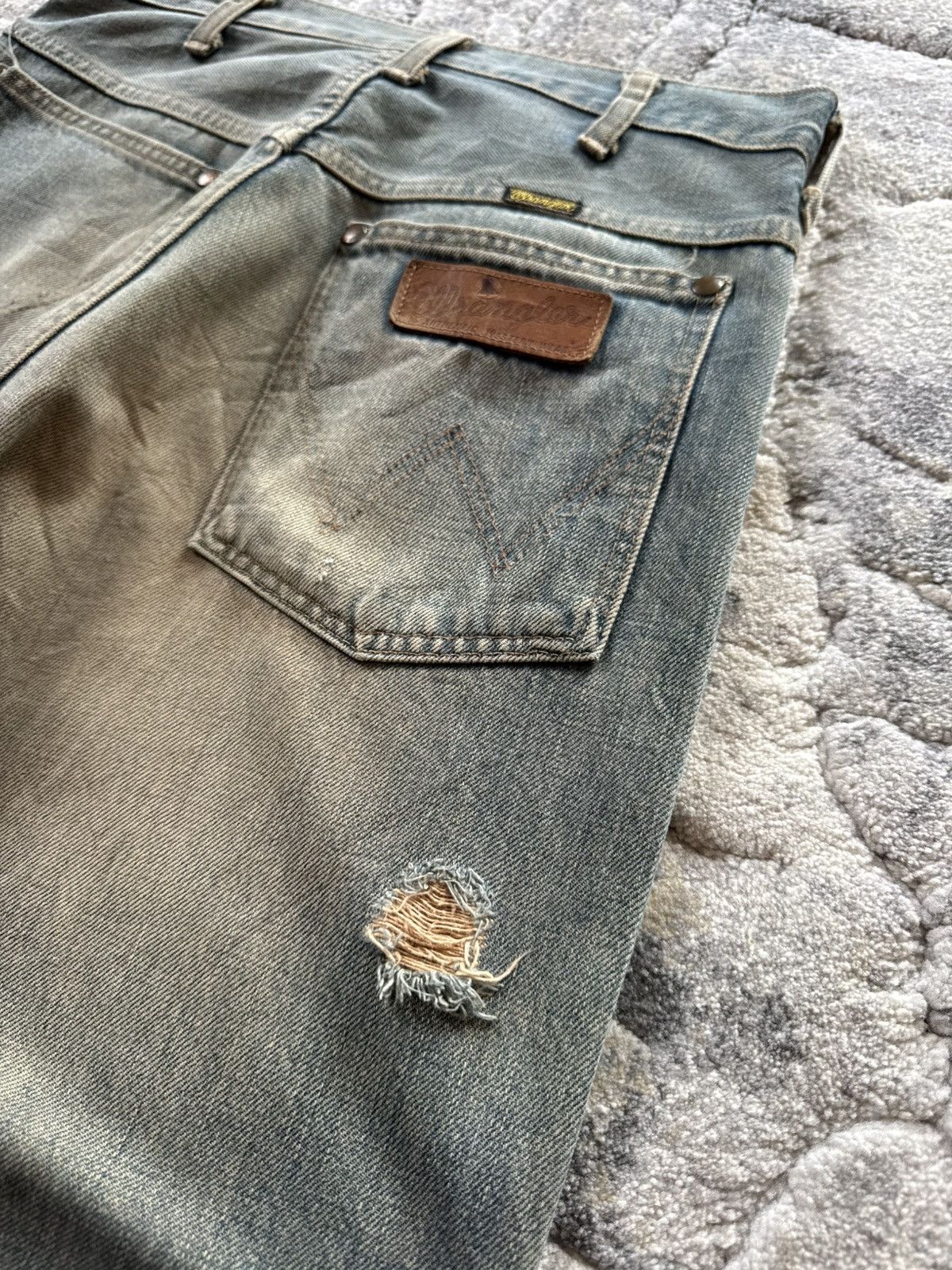 Japanese Brand Vintage Wrangler Mud Wash Distressed Baggy Selvedge Jeans Size US 29 - 16 Thumbnail