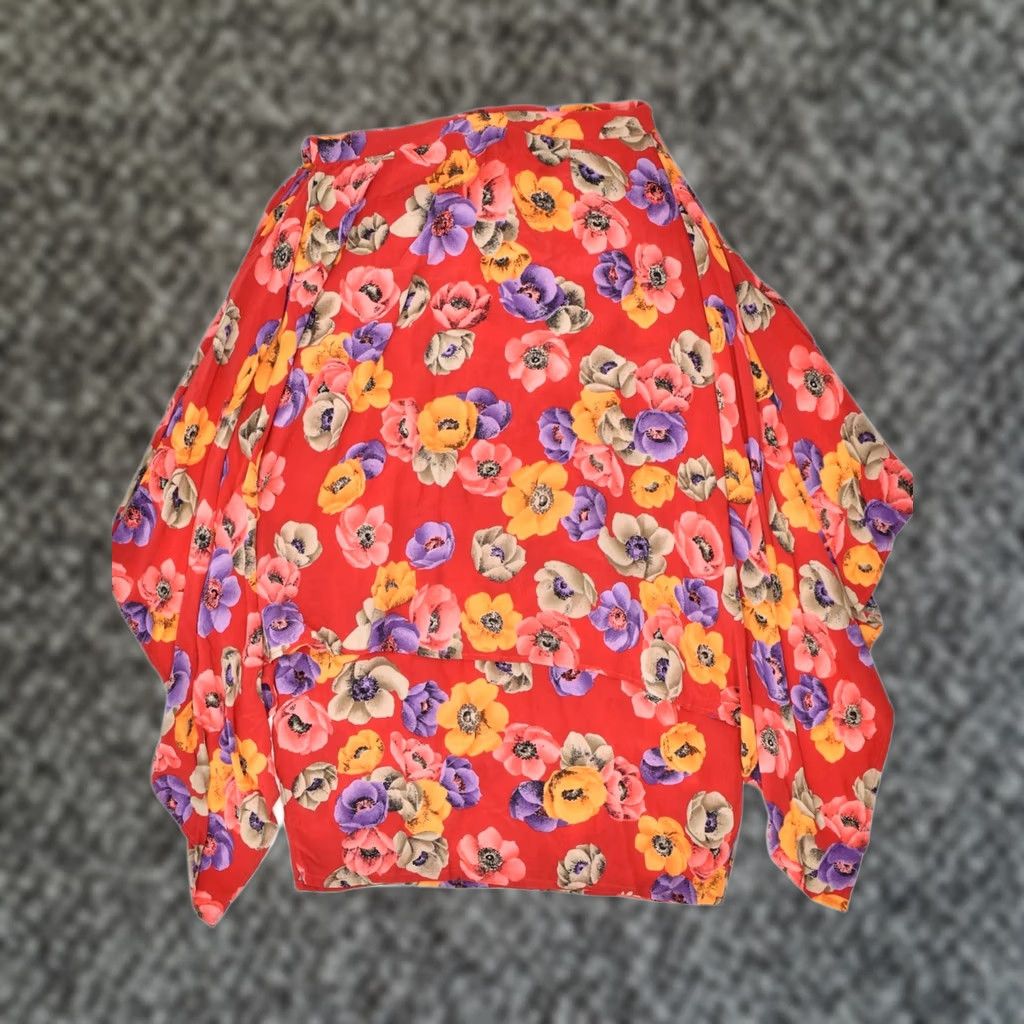 Vintage VINTAGE Womens Asymmetrical Skirt Red Floral Medium W28 Size 28" / US 6 / IT 42 - 1 Thumbnail