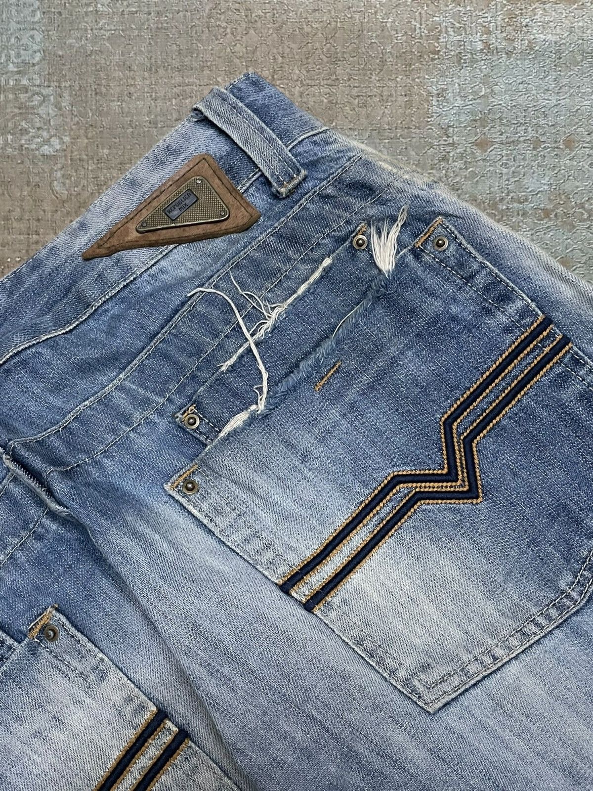 Japanese Brand Vintage 1990s Designer Republica Distressed Mudwash Denim Size US 31 - 16 Thumbnail