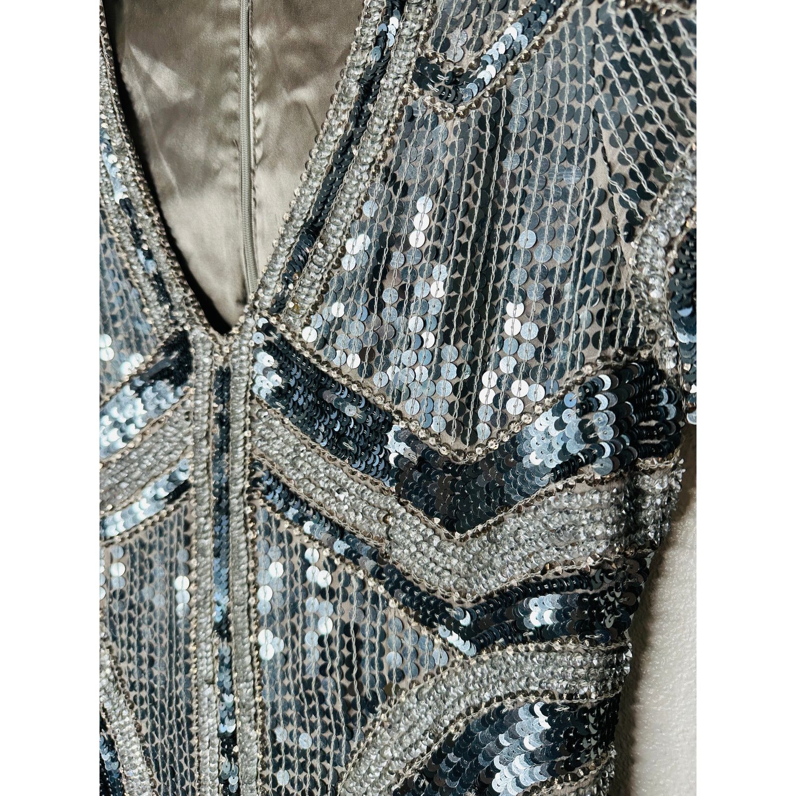 Parker Parker Silver Rose Gold Sequin Aztec VNeck Mini Dress S Size S / US 4 / IT 40 - 6 Thumbnail