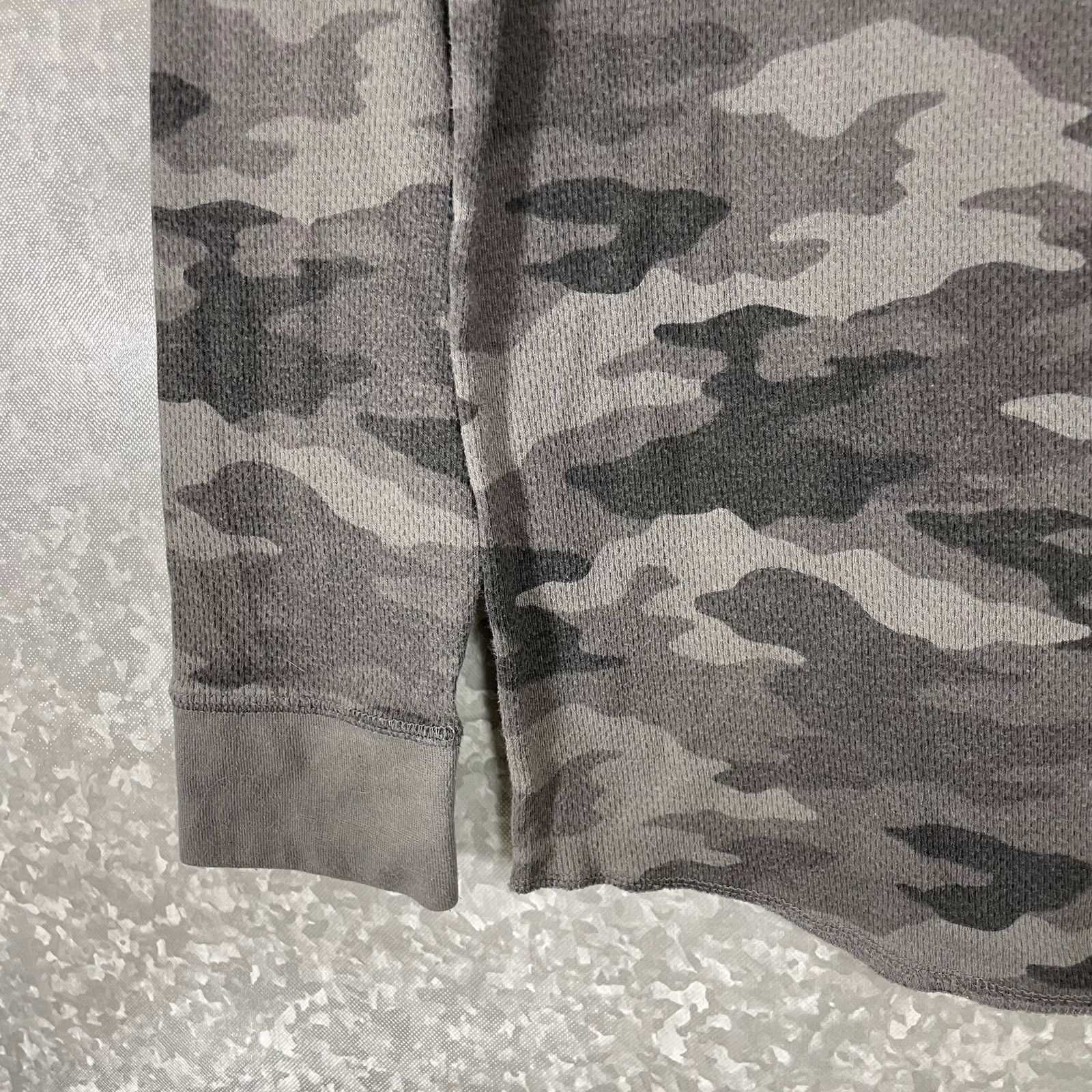 Croft & Barrow Croft & Barrow Gray Camouflage Thermal T-Shirt - Size Medium Size US M / EU 48-50 / 2 - 3 Thumbnail