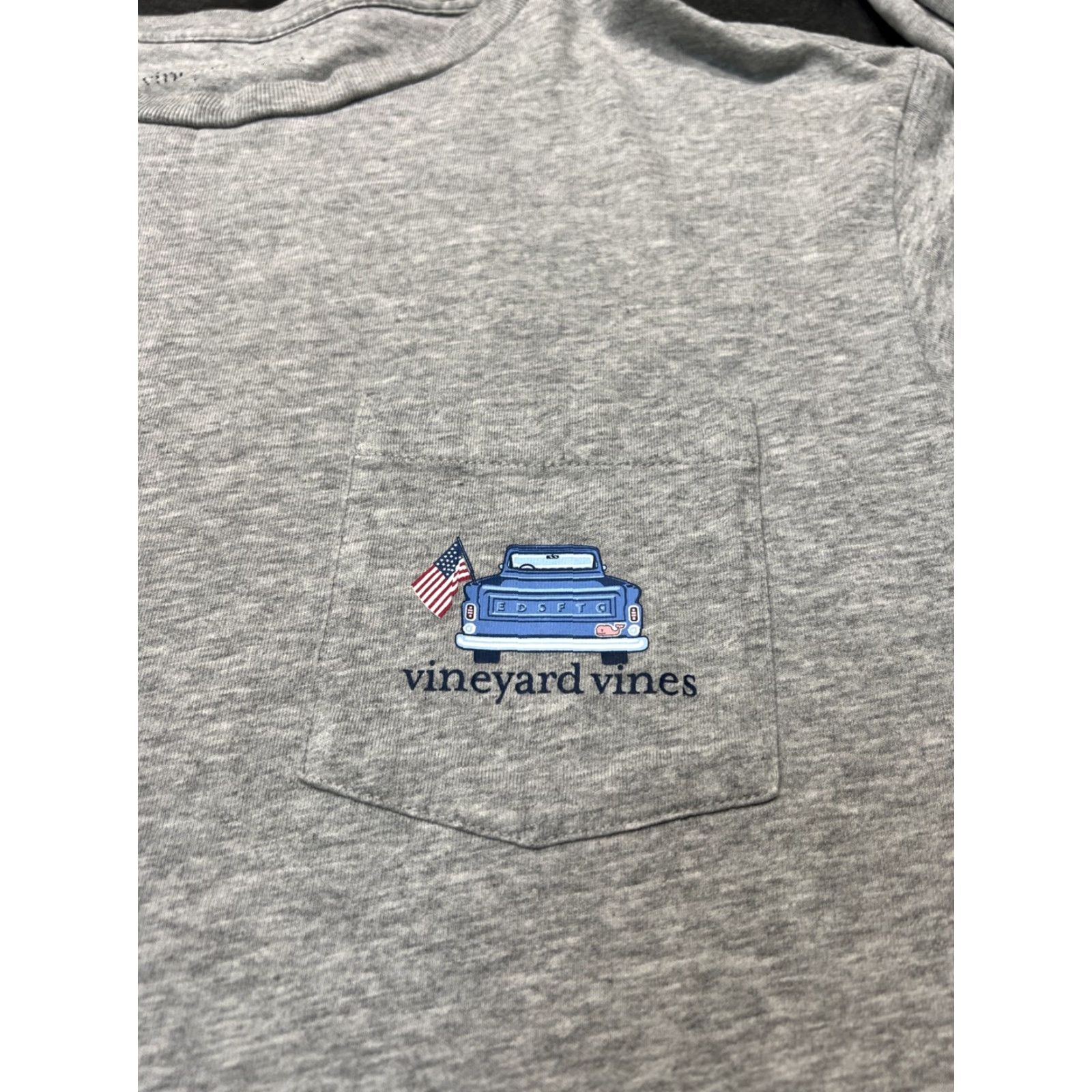 Vineyard Vines Vineyard Vines Men's T-Shirt Long Sleeve Pickup Truck Graphic Gray Adult Large Patriotic All Seasons Size US L / EU 52-54 / 3 - 3 Thumbnail