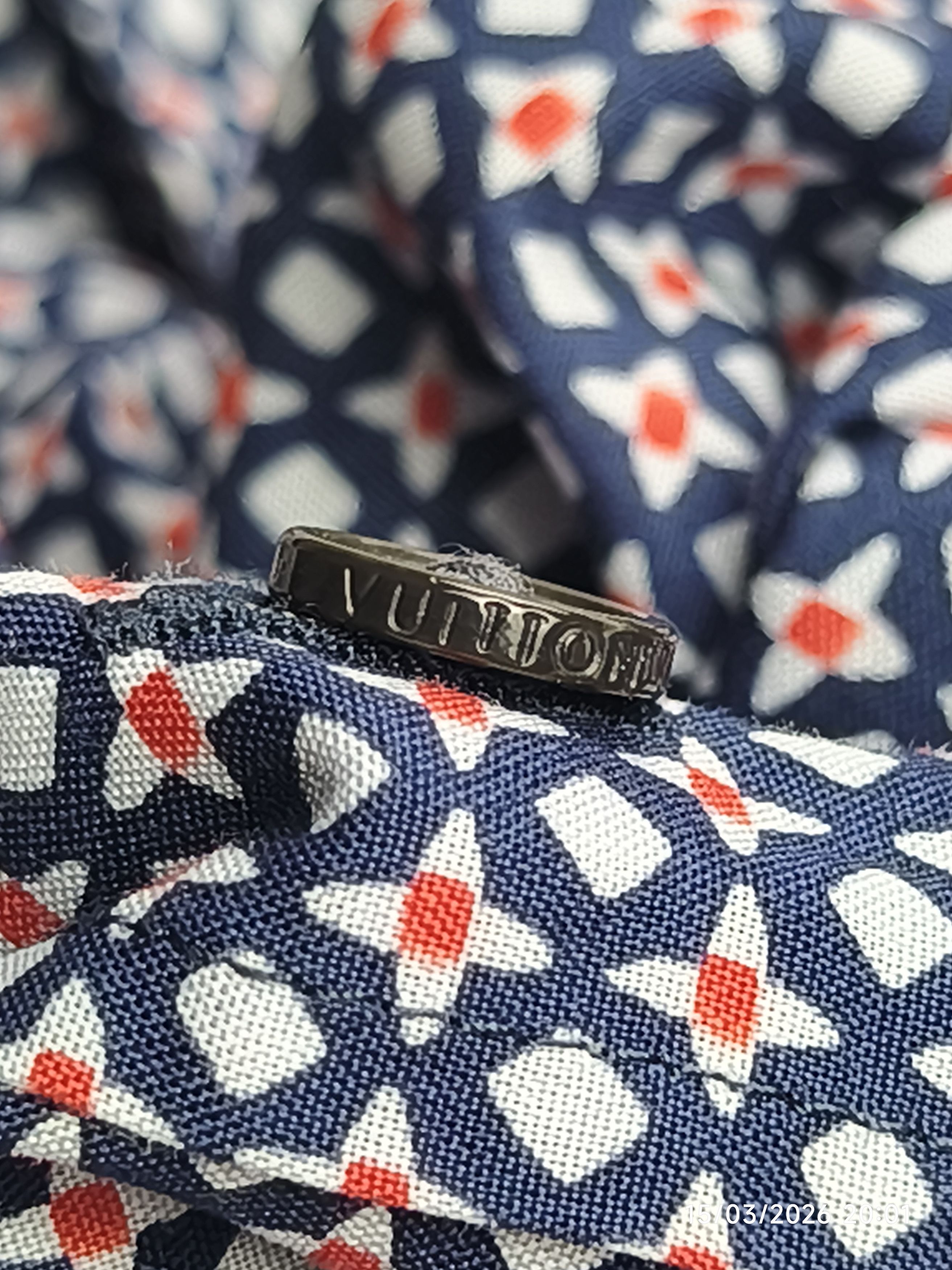 Louis Vuitton Louis Vuitton monogram shirt Size US S / EU 44-46 / 1 - 16 Thumbnail