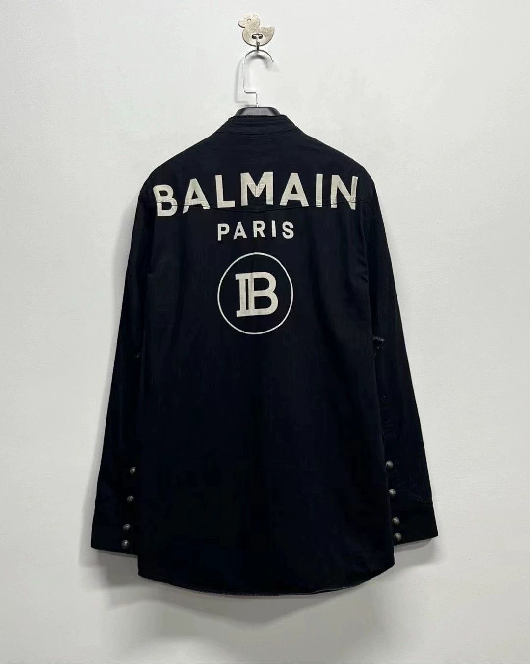 Balmain Imitation of the old arm destroyed the letter logo denim jacket behind the silver buckle.