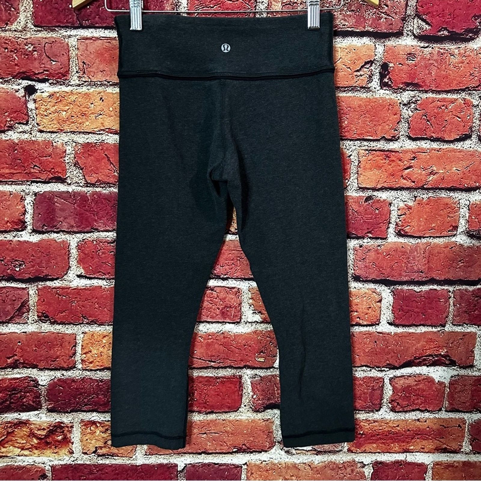 Lululemon Lululemon leggings and size 4 Size 27" / US 4 / IT 40 - 2 Thumbnail