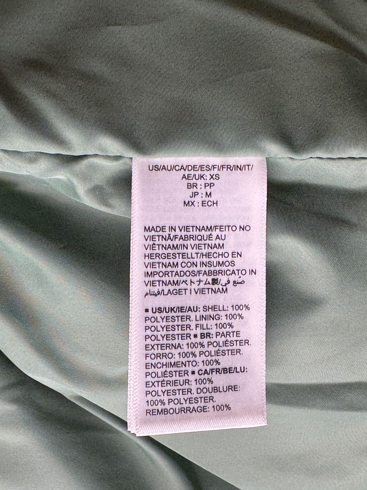 Other Amazon Essentials Women's Short Waisted Puffer Jacket Size XS / US 0-2 / IT 36-38 - 8 Thumbnail