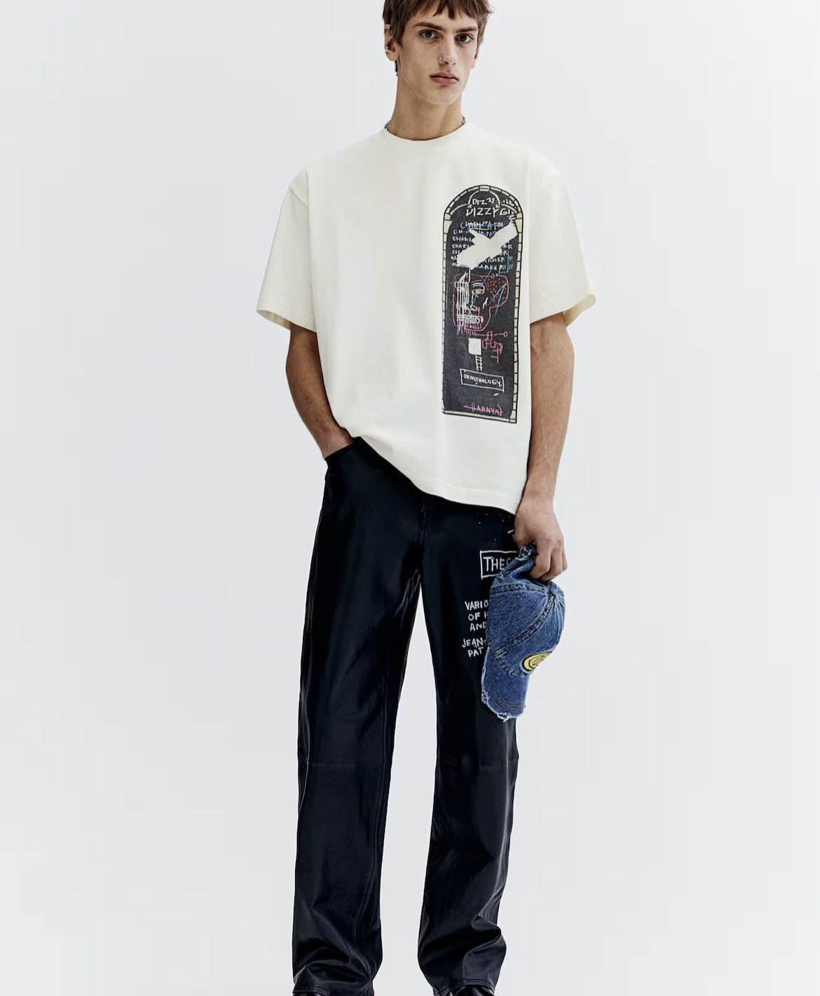 H&M × Jean-Michel Basquiat × Who Decides War WHO DECIDES WAR x EV BRAVADO TELA D'AMORE X BASQUIAT x H&M Size US M / EU 48-50 / 2 - 1 Thumbnail