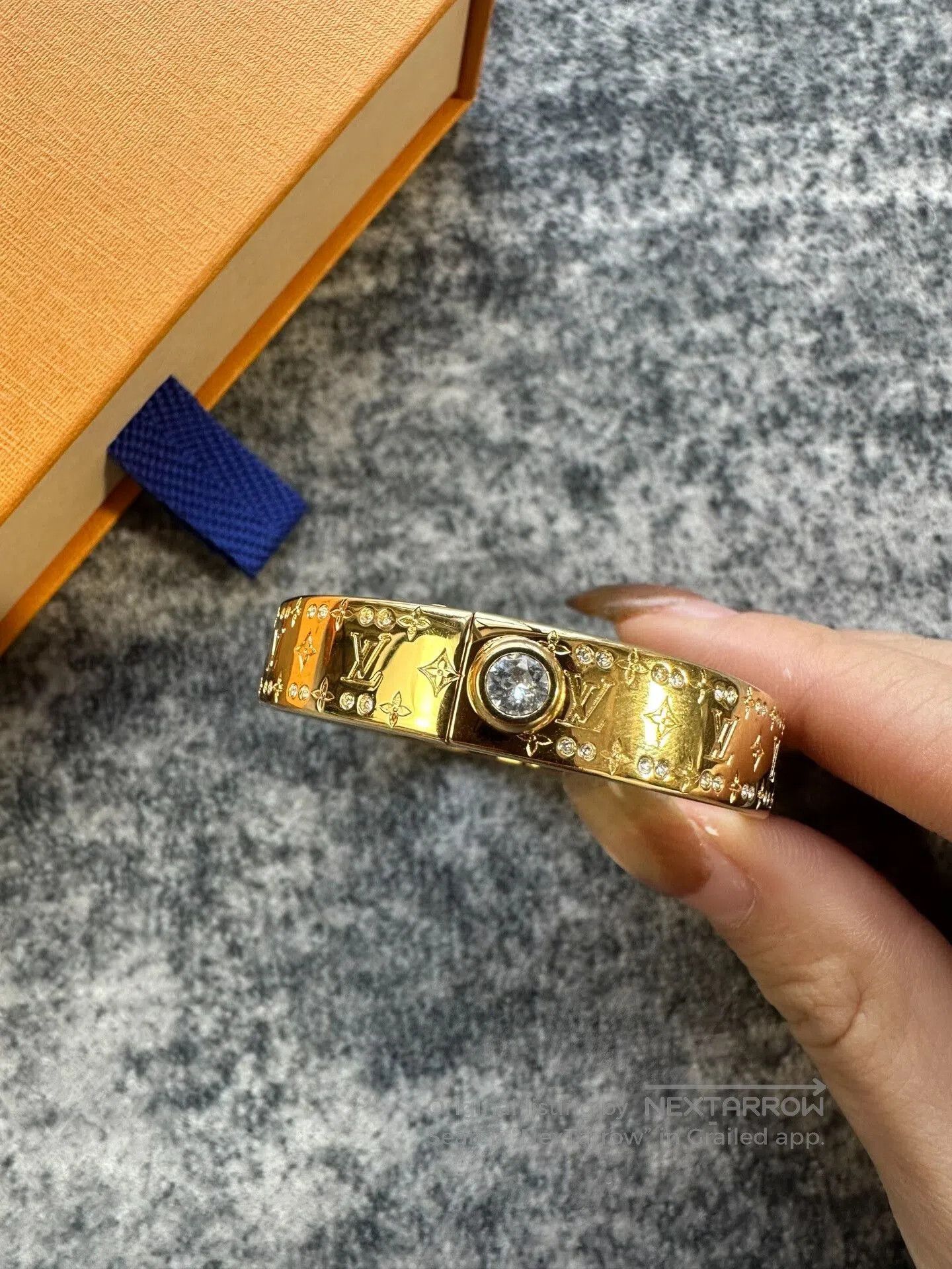 Louis Vuitton louis vuitton gold crystal engraved bracelet. Size ONE SIZE - 5 Thumbnail