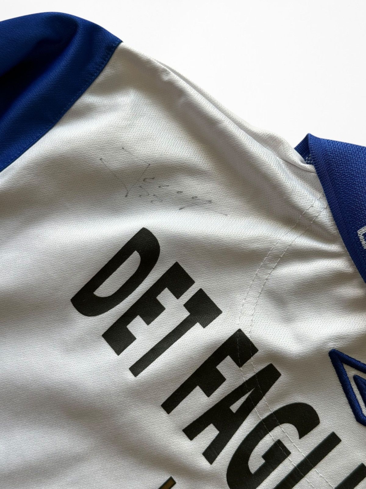 Umbro 2013-14 Umbro FC Esbjerg forenede 22 Fellah signature jersey Size US S / EU 44-46 / 1 - 3 Thumbnail