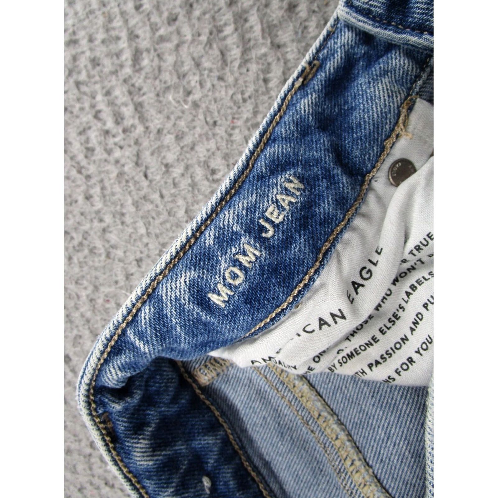 American Eagle Outfitters American Eagle Outfitters Distressed Denim High Rise Mom Jeans Womens Size 2 Blue 5-Pocket Design Regular Rise Mens Womens Girls Boys Size 26" / US 2 / IT 38 - 5 Thumbnail