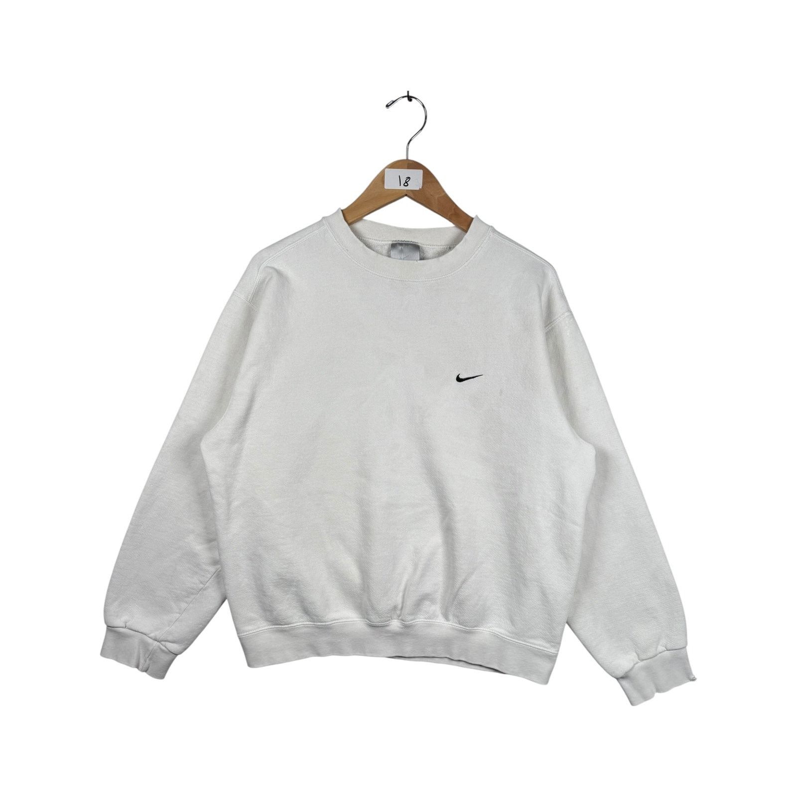 Nike Vintage Nike Embroidered Crewneck Medium Size US M / EU 48-50 / 2 - 1 Thumbnail