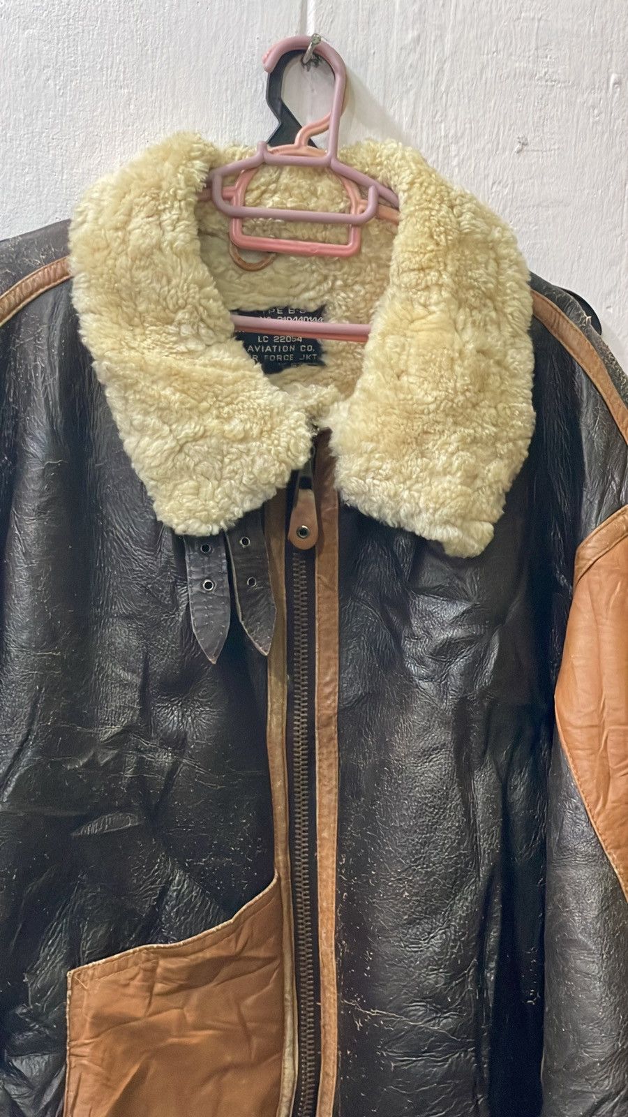 Vintage vintage brown leather jacket is a B-3 bomber flight jacket, Size US L / EU 52-54 / 3 - 2 Thumbnail