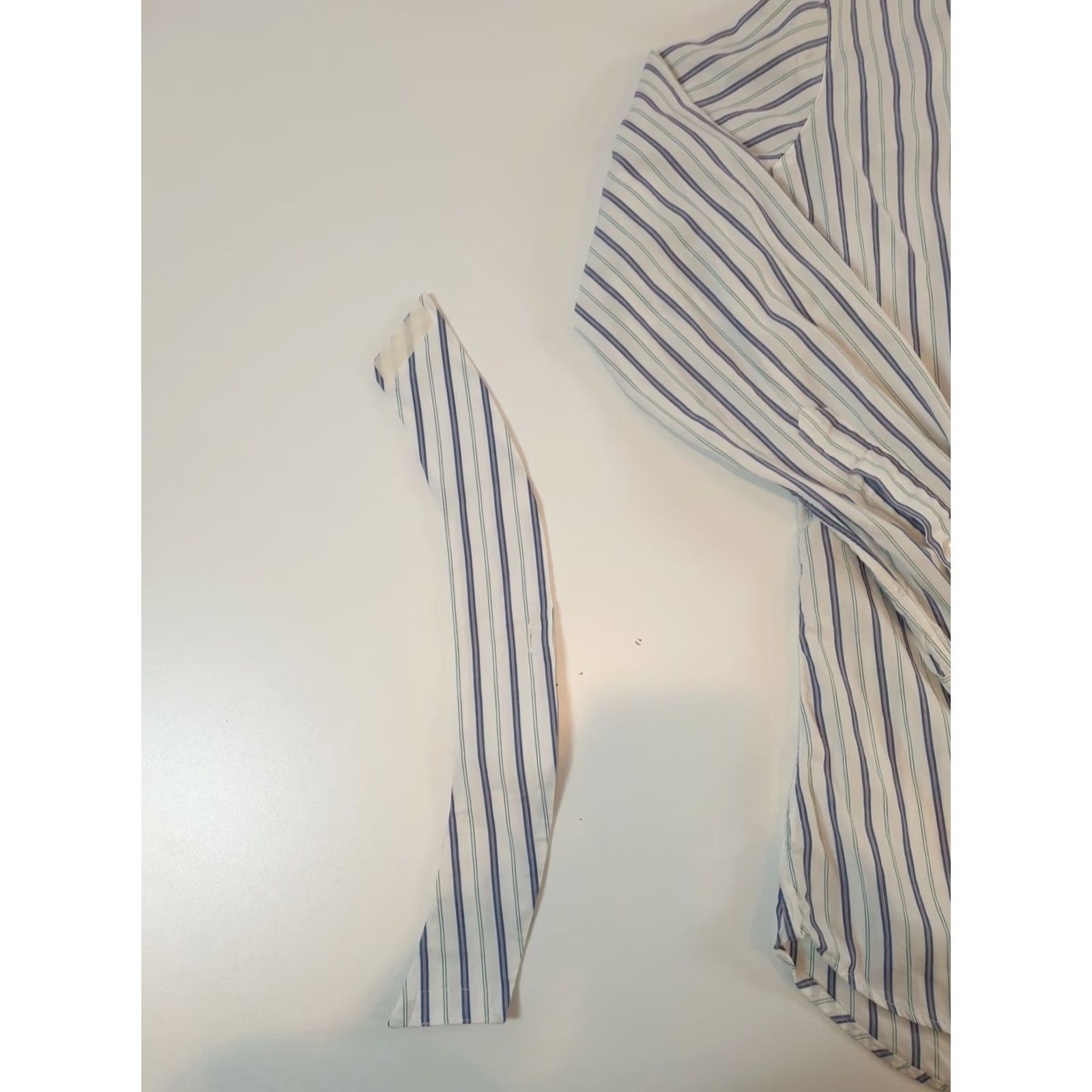 Vintage VINTAGE Essex Shirt Mens 36 Blue White Striped Removable Collar Button Up Made USA Shirt Dress Shirt Mens Blue Striped 80s USA Size US M / EU 48-50 / 2 - 4 Thumbnail