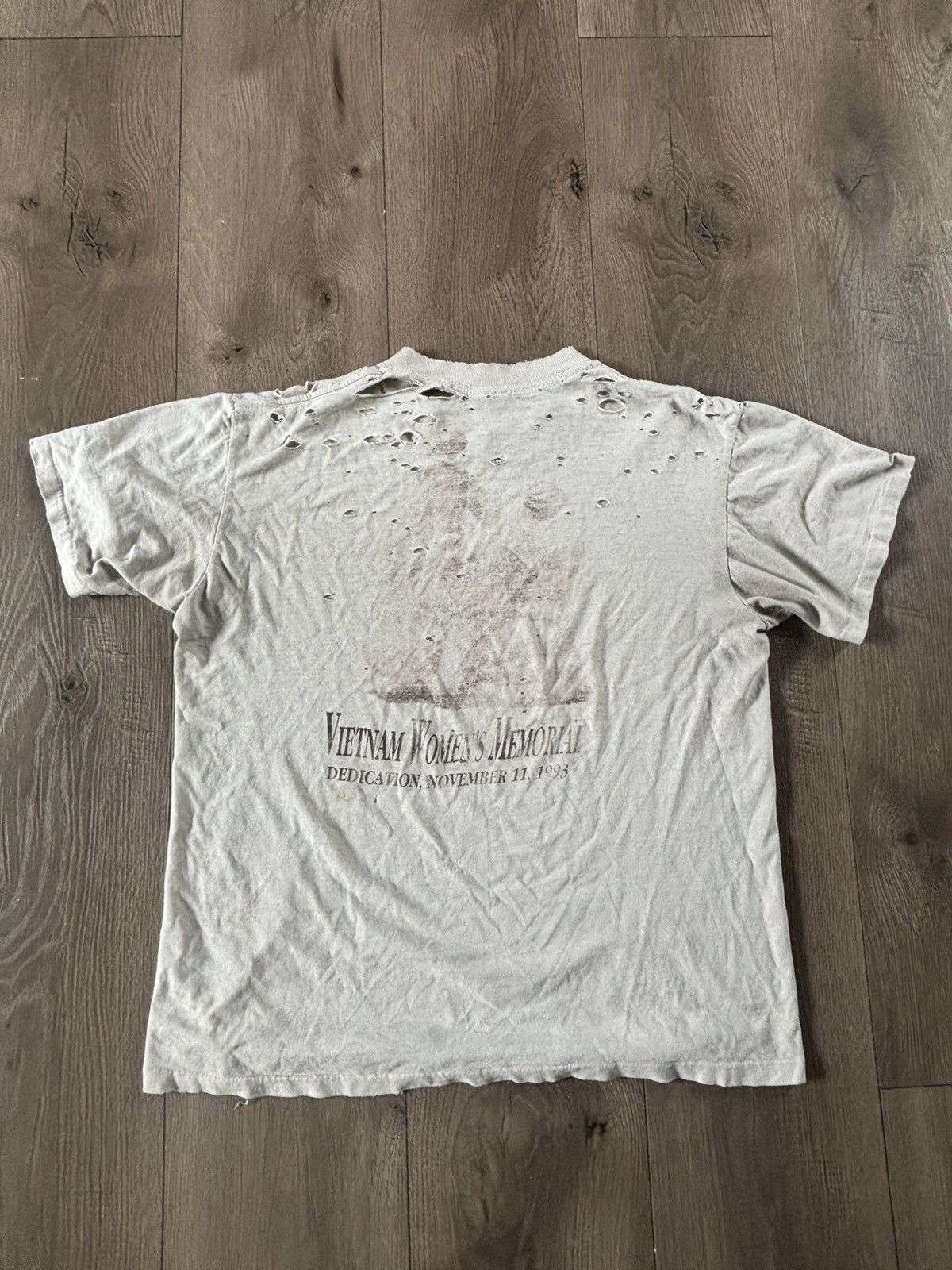 Vintage 1992 THRASHED Vietnam Women’s Memorial Tee Size US M / EU 48-50 / 2 - 2 Thumbnail