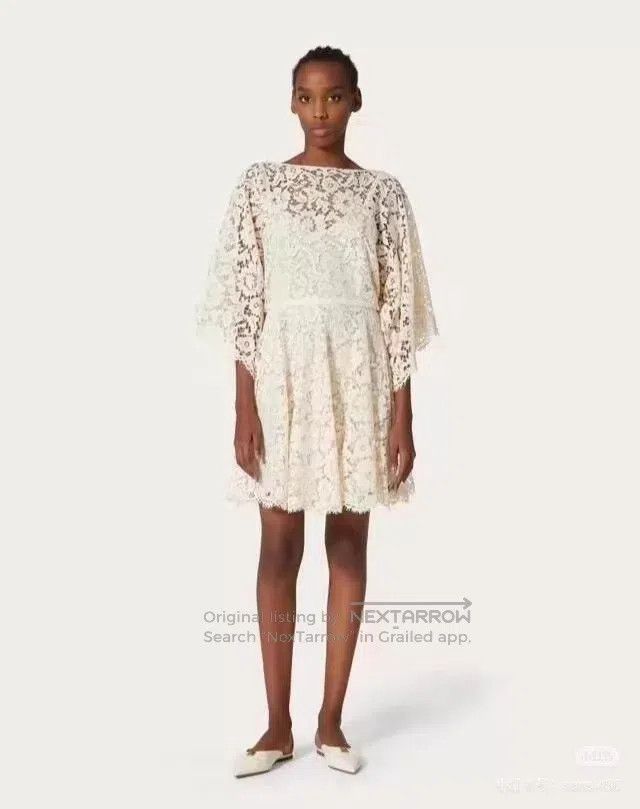Valentino Valentino Heavy work full lace heavy work dress Size XS / US 0-2 / IT 36-38 - 6 Thumbnail