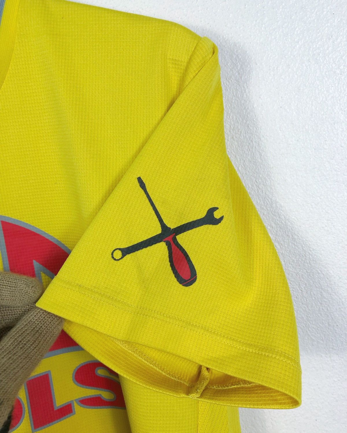 Uniqlo Rare Uniqlo X Mac Tools Tee Size US M / EU 48-50 / 2 - 5 Thumbnail