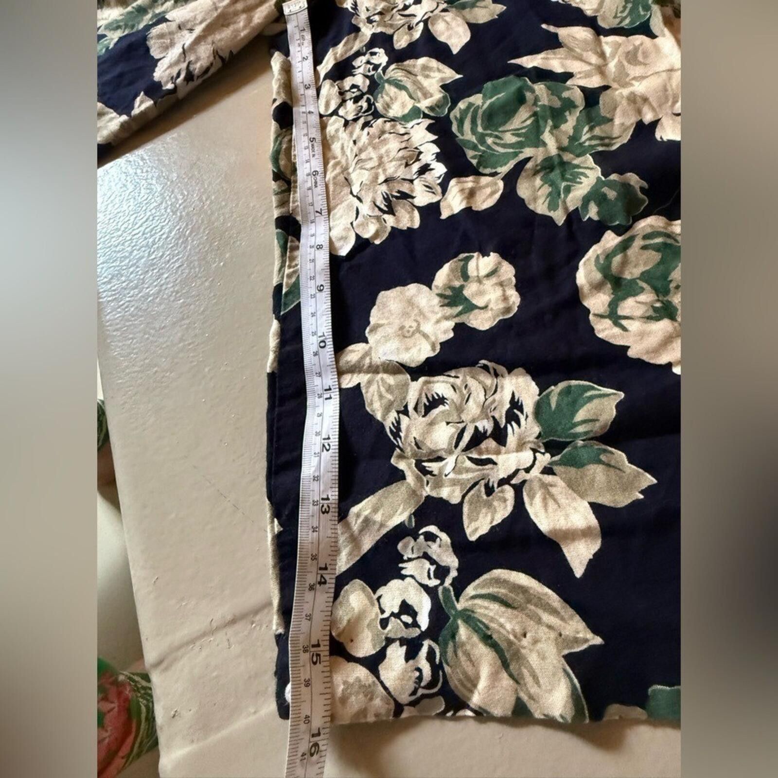 Other Vintage Carol Anderson Floral Crop Jumpsuit Navy Smocked 6 Size 28" / US 6 / IT 42 - 7 Thumbnail