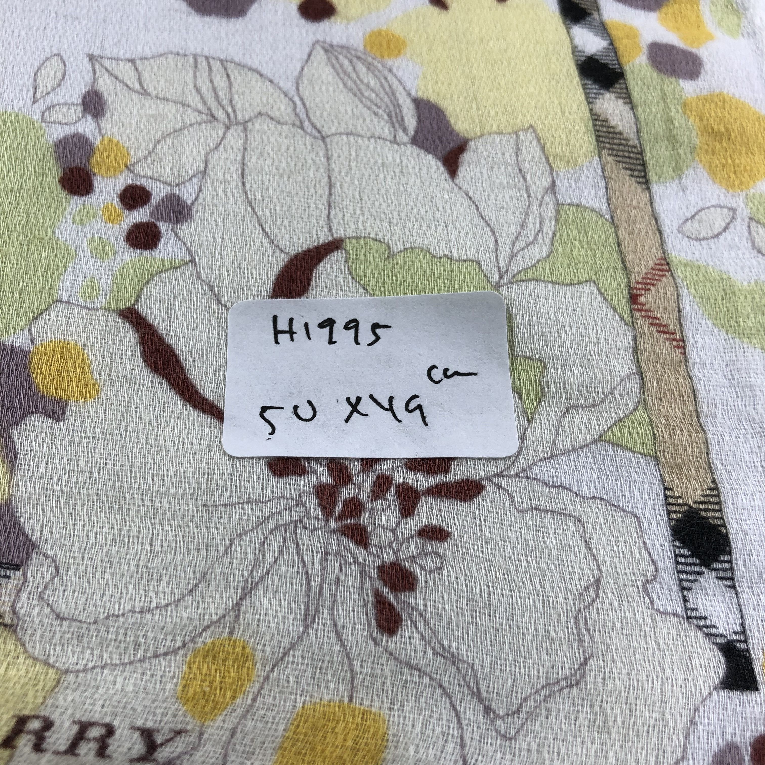 Burberry Burberry Handkerchief Neckerchief Bandana H1995 Size ONE SIZE - 8 Thumbnail