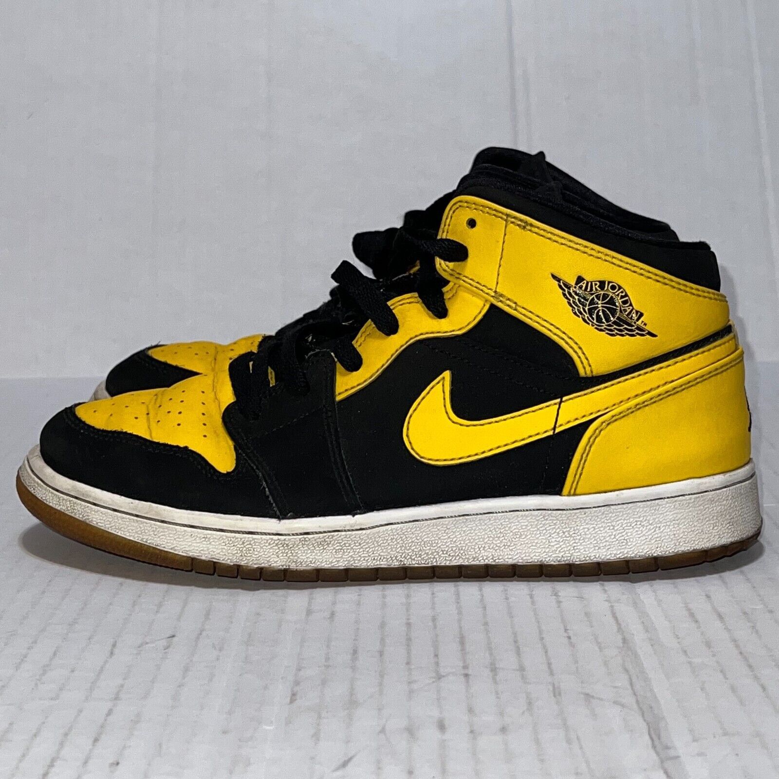 Nike NIKE 554725-035 Jordan 1 Retro Mid New Love 2017 GS Kid 6.5Y Size US 6.5 / EU 39-40 - 9 Thumbnail