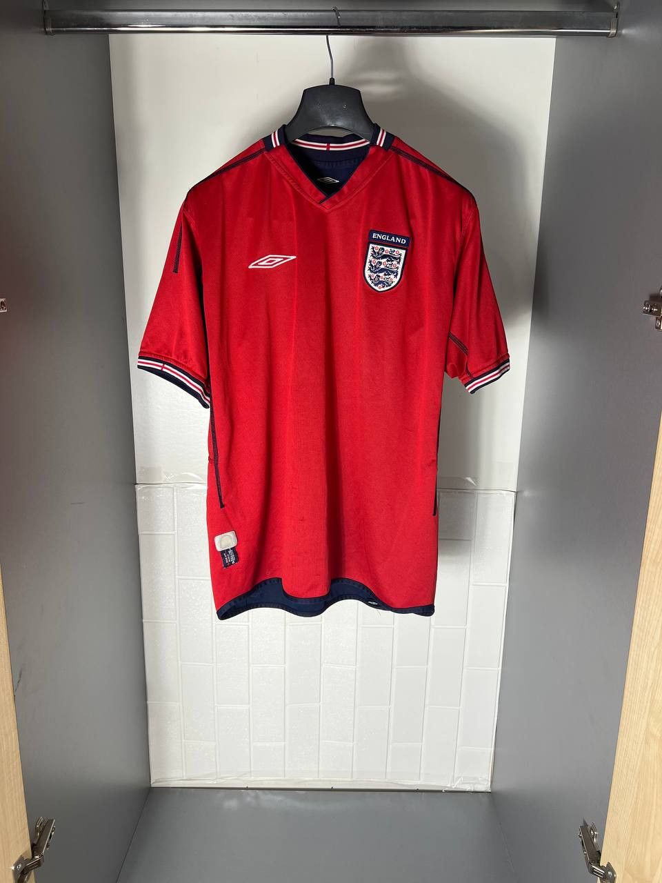 Umbro VINTAGE UMBRO ENGLAND RETRO SOCCER JERSRY MANCHESTER Y2K 90s Size US L / EU 52-54 / 3 - 10 Thumbnail