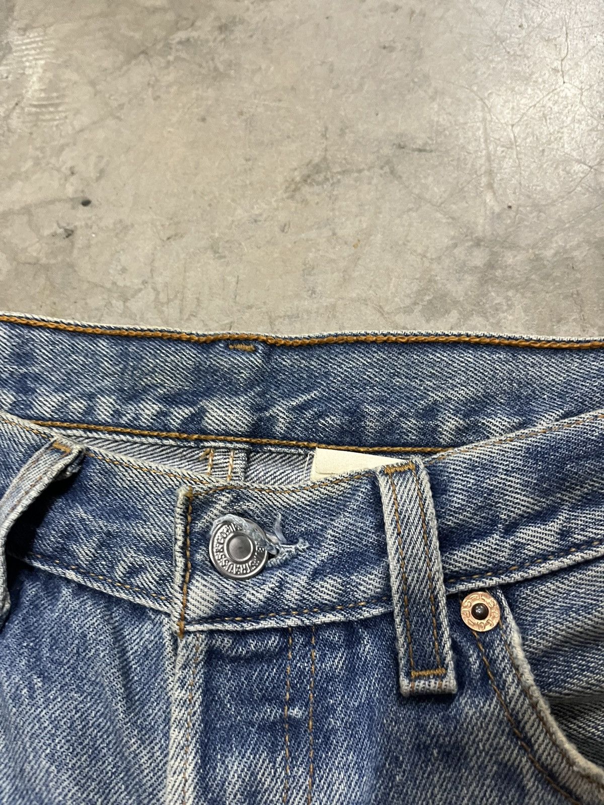 Levi's Vintage Levis light wash 501 distressed denim Size US 31 - 16 Thumbnail