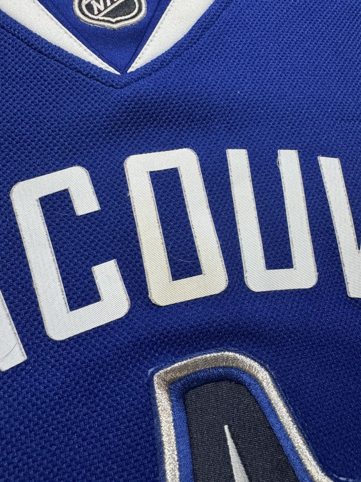NHL × Reebok × Vintage Vancouver CANUCKS Reebok PREMIER NHL Jersey Size US XL / EU 56 / 4 - 4 Thumbnail