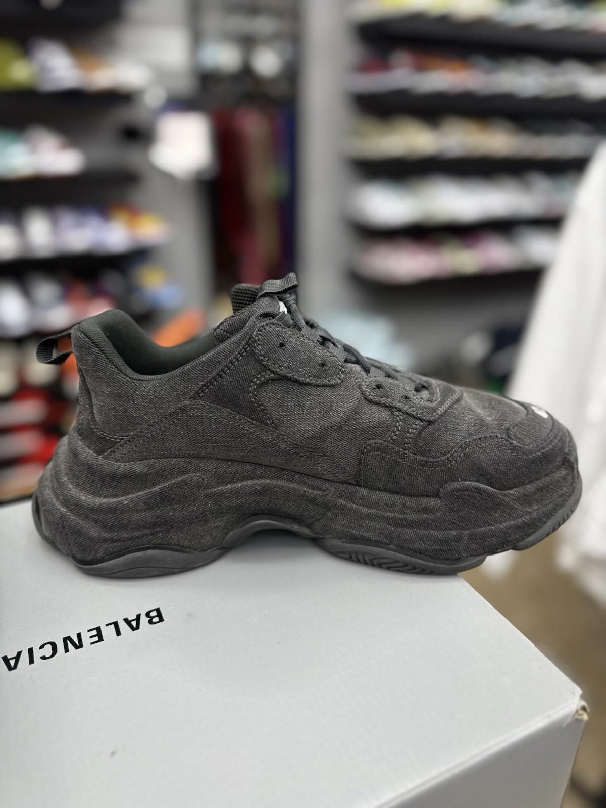 Balenciaga Balenciaga Triple S Denim Size 10US/43EU $1150 Retail Size US 10 / EU 43 - 8 Thumbnail