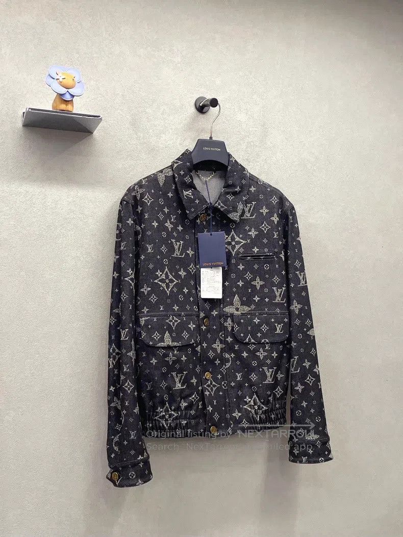 Louis Vuitton Louis Vuitton Full logo short sleeve shirt Size US M / EU 48-50 / 2 - 3 Thumbnail