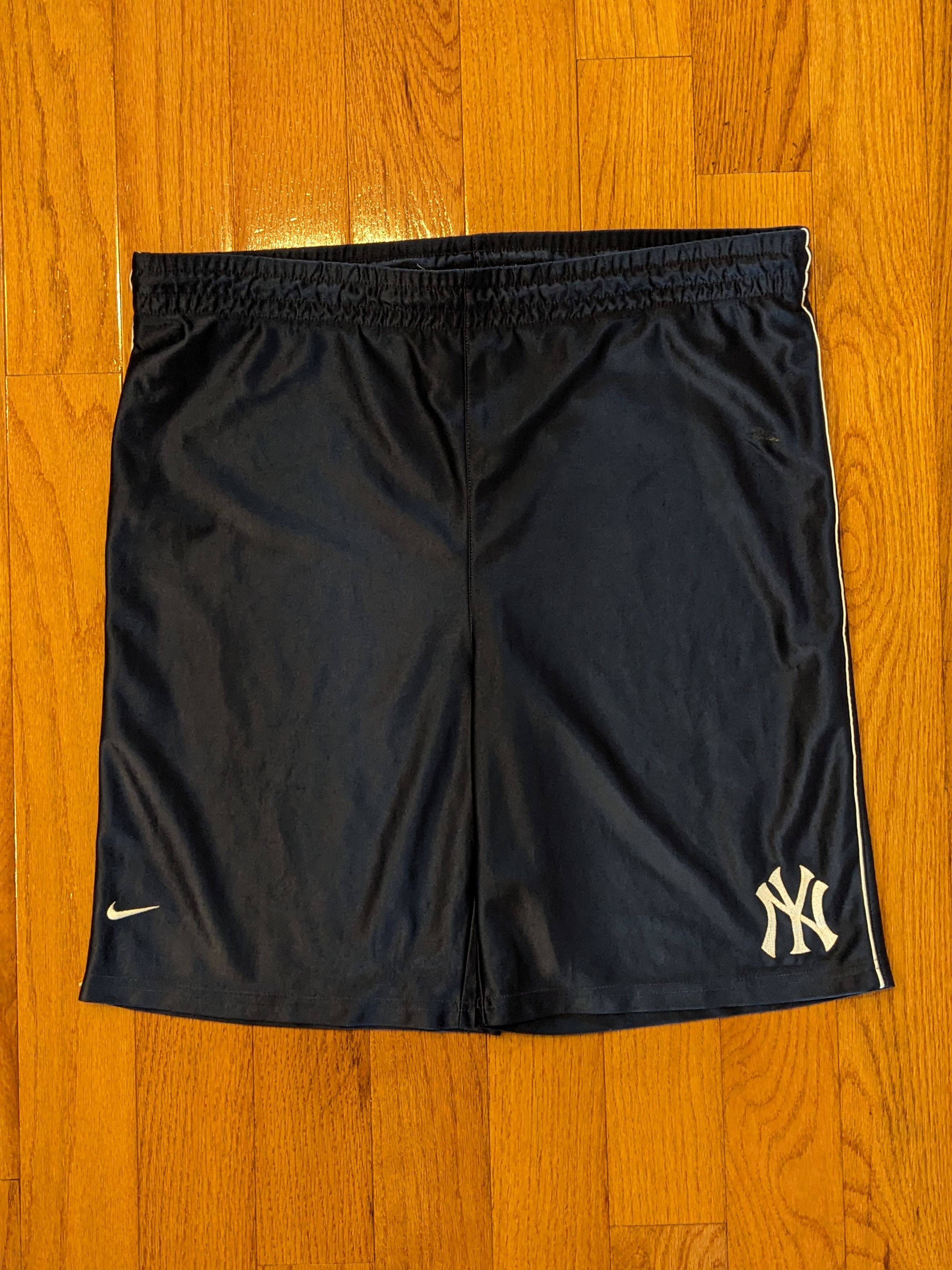 New York Yankees × Nike × Vintage Vintage Y2K New York Yankees Nike Essential Large Shorts Size US 38 / EU 54 - 1 Thumbnail
