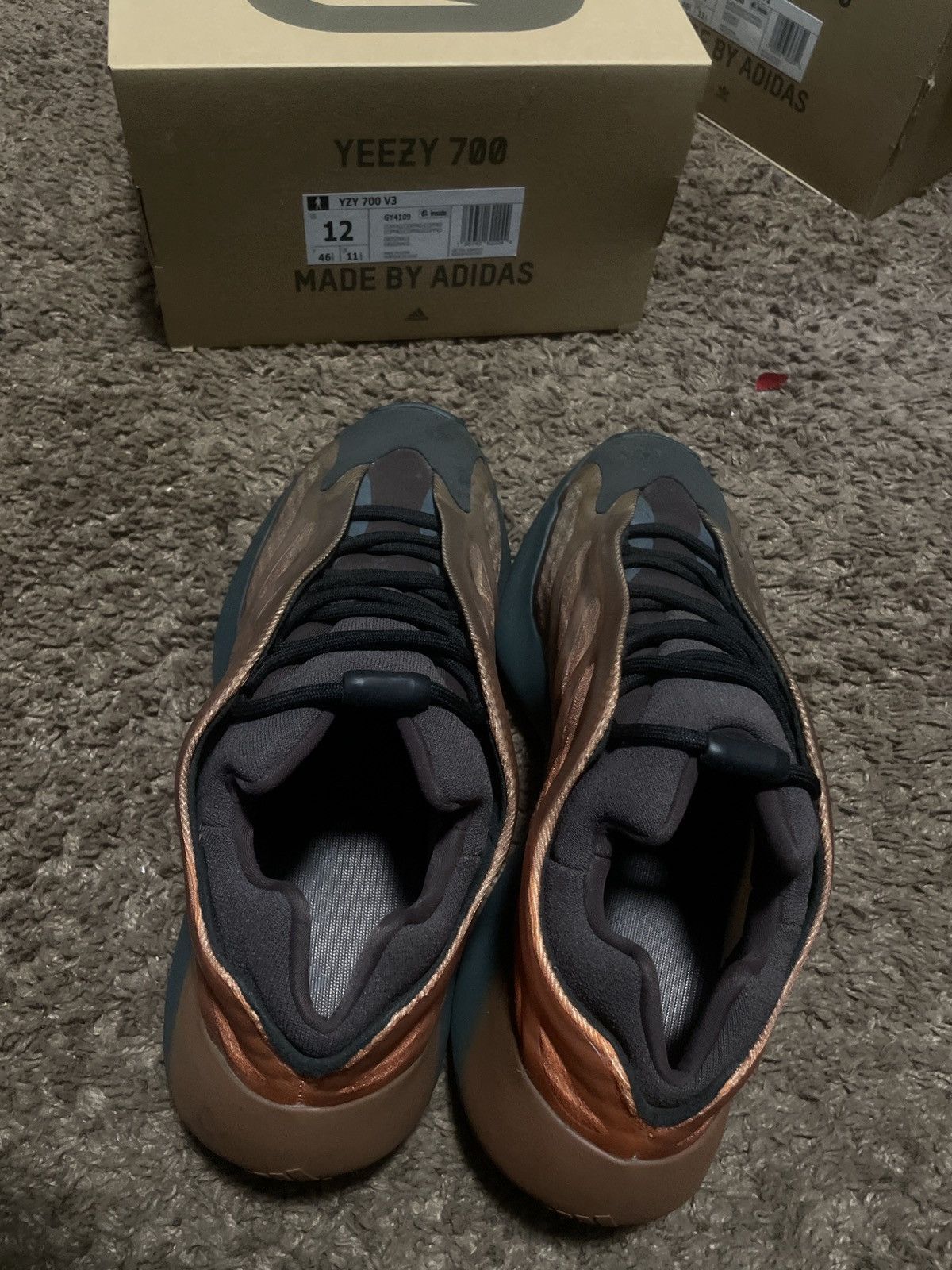 Adidas Yeezy 700 v3 copfad Size US 12 / EU 45 - 2 Thumbnail