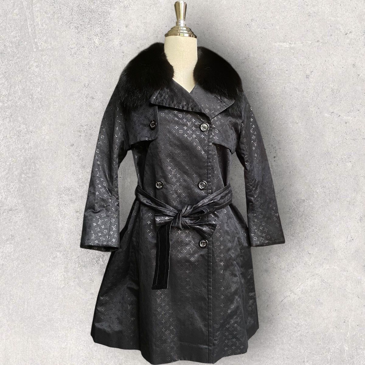Louis Vuitton × Marc Jacobs SS12 Silk Monogram Coat With Detachable Fox Fur Collar Size S / US 4 / IT 40 - 1 Thumbnail