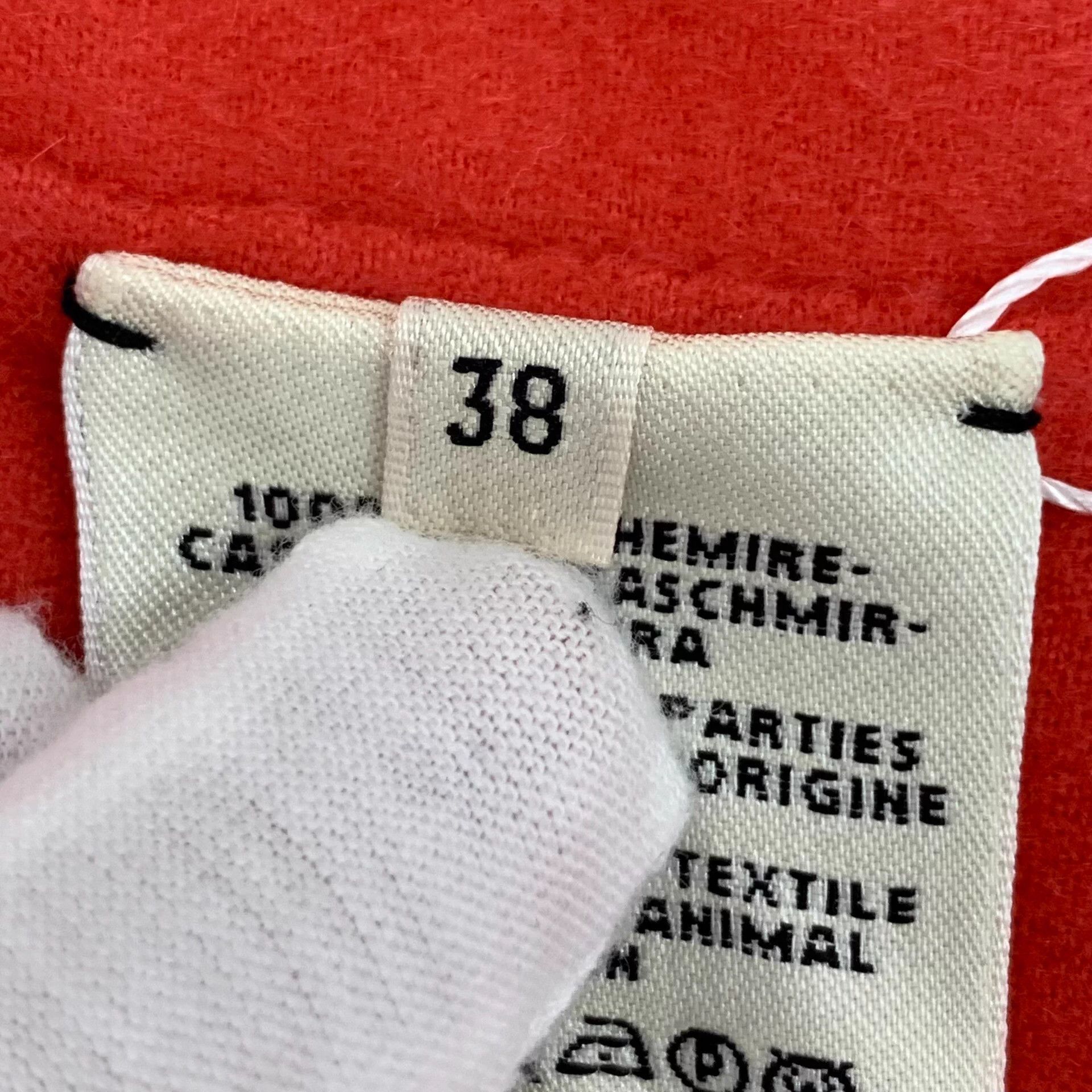 Hermes KW0846 Hermes Red Cashmere V-neck Long-sleeved Wool Jacket, Size S / US 4 / IT 40 - 6 Thumbnail