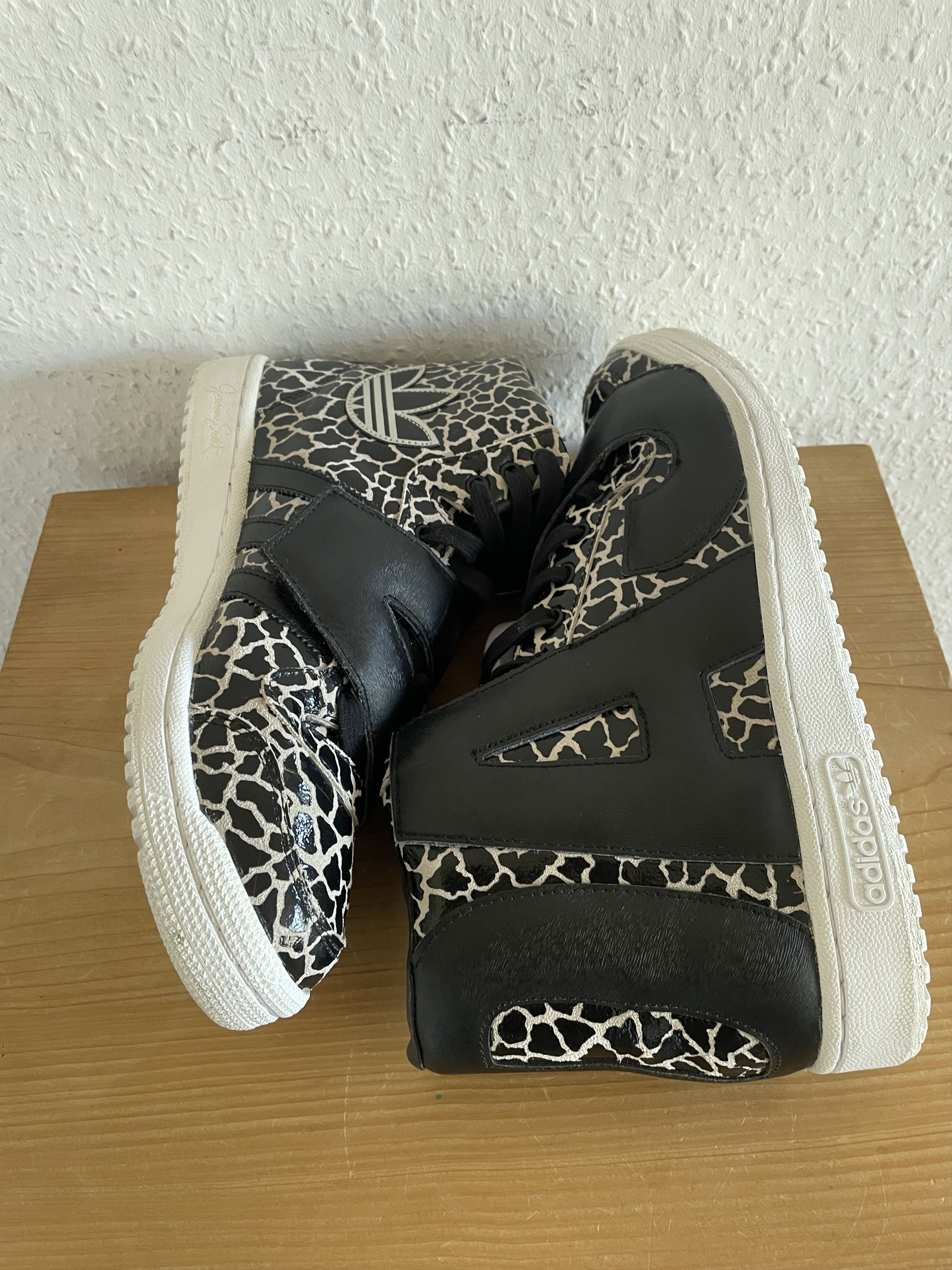 Adidas × Jeremy Scott JS Letters Giraffe Size US 9 / EU 42 - 5 Thumbnail