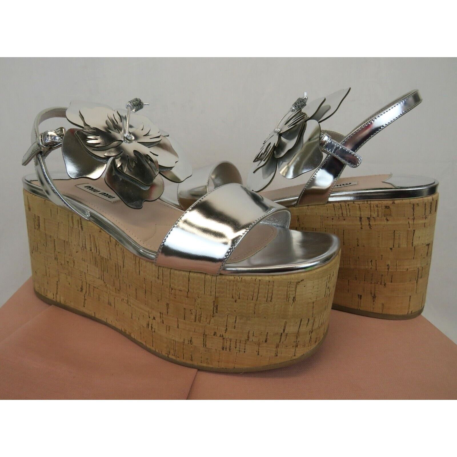 Miu Miu 5XZ346 SILVER POLISHED LEATHER FLOWER PLATFORM SANDALS 38.5 Size US 8.5 / IT 38.5 - 6 Thumbnail
