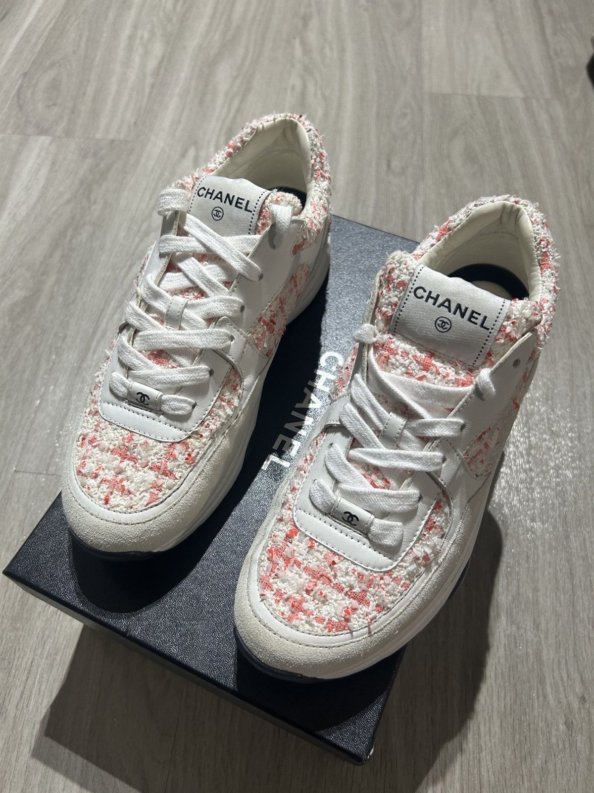 Chanel Chanel trainer CC logo low knit ecru pink white Size US 8 / EU 41 - 2 Thumbnail