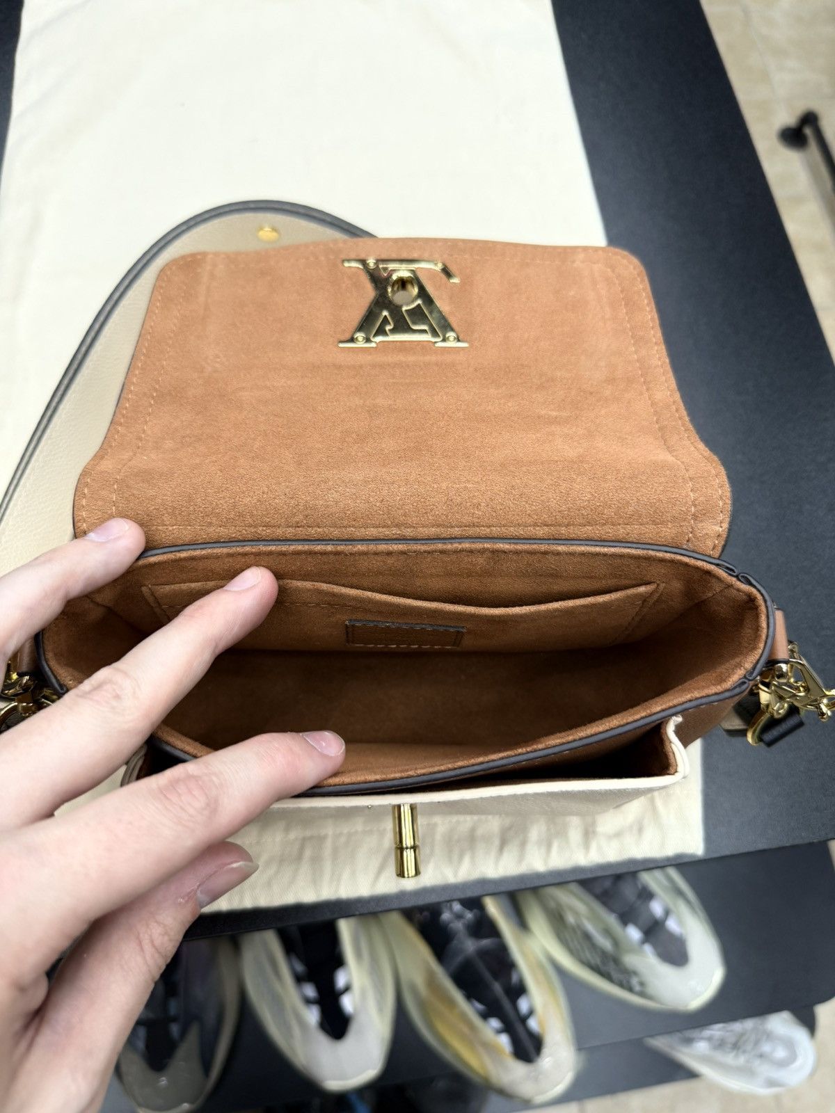 Louis Vuitton AUTHENTIC Louis Vuitton Lockme Tender Calfskin Leather Bag Size ONE SIZE - 15 Thumbnail