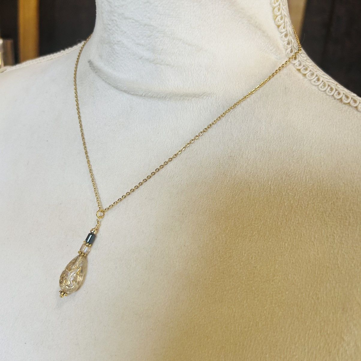 Handmade Handcrafted elegant raindrop glass beaded pendant necklace Size ONE SIZE - 4 Thumbnail