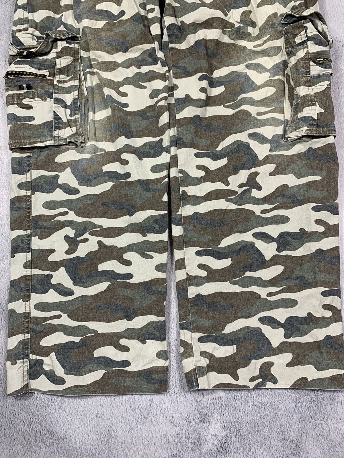Japanese Brand × Vintage Vintage Japanese faded cargo camo military trouser size 36 Size US 36 / EU 52 - 11 Thumbnail