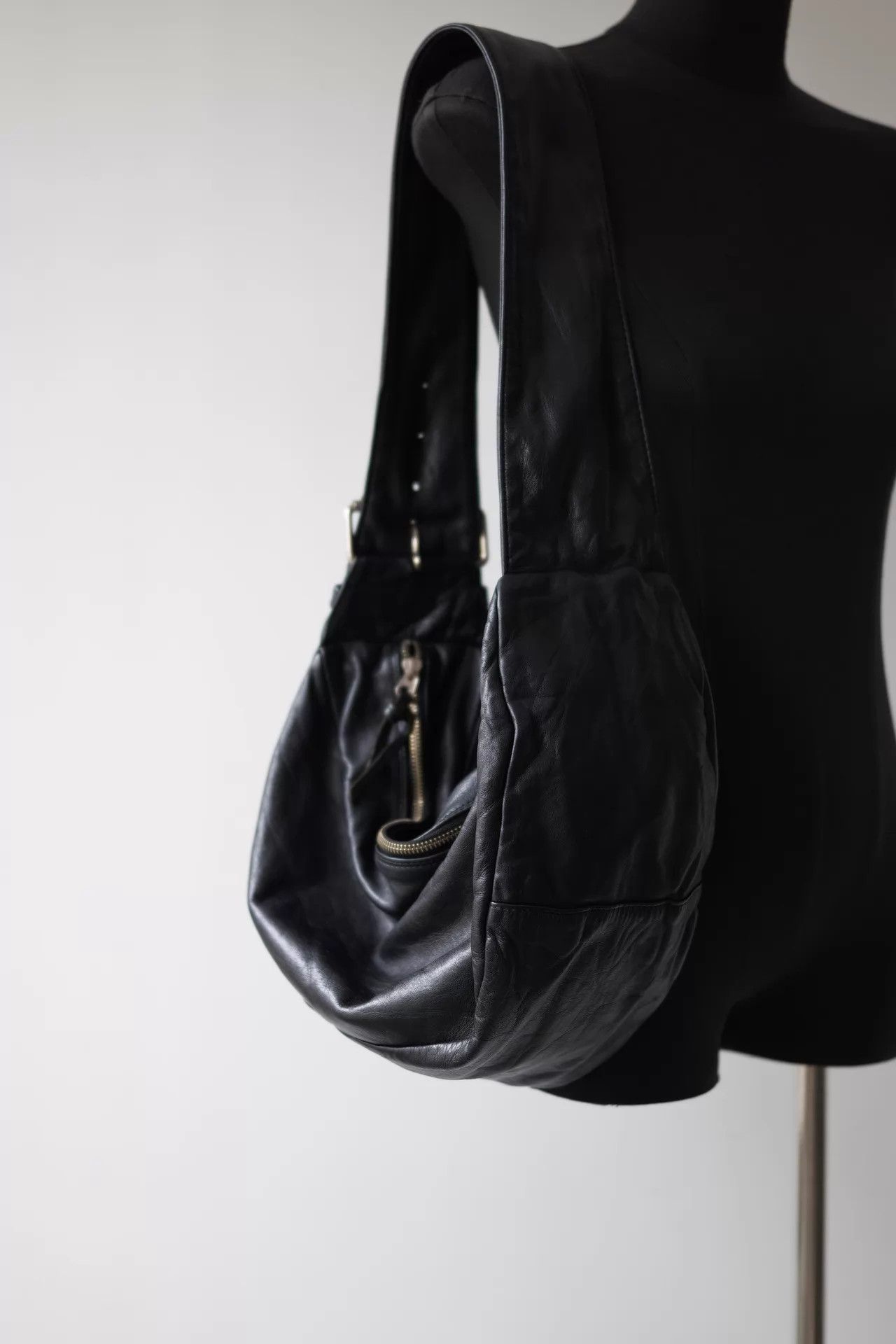 Yohji Yamamoto Yohji Yamamoto Y's Thick Cowhide Shoulder Bag Size ONE SIZE - 1 Thumbnail