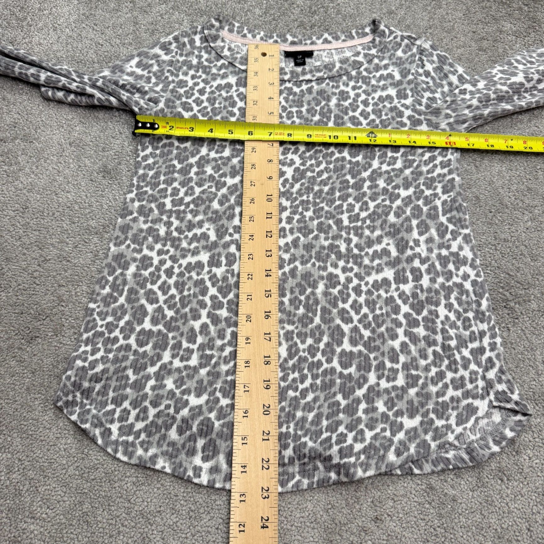 Vintage Tahari Leopard Pullover Sweater Womens S Gray Animal Print Knit Crew Neck Casual Size S / US 4 / IT 40 - 7 Thumbnail