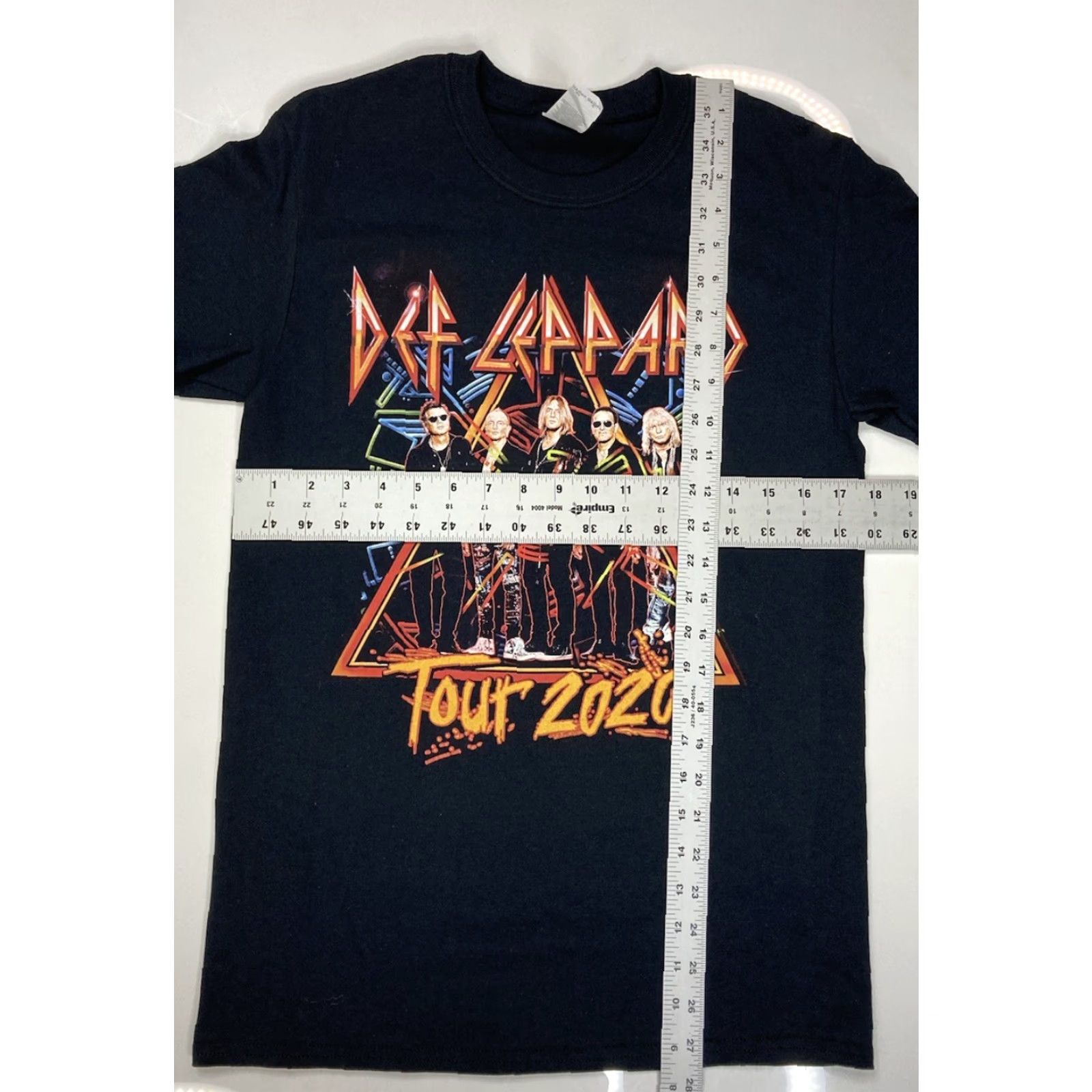 Gildan VINTAGE Def Leppard Tour 2020 Graphic T-shirt Women Small Black Short Sleeve Band Music Shirt Womens Small Black Graphic Size S / US 4 / IT 40 - 6 Thumbnail