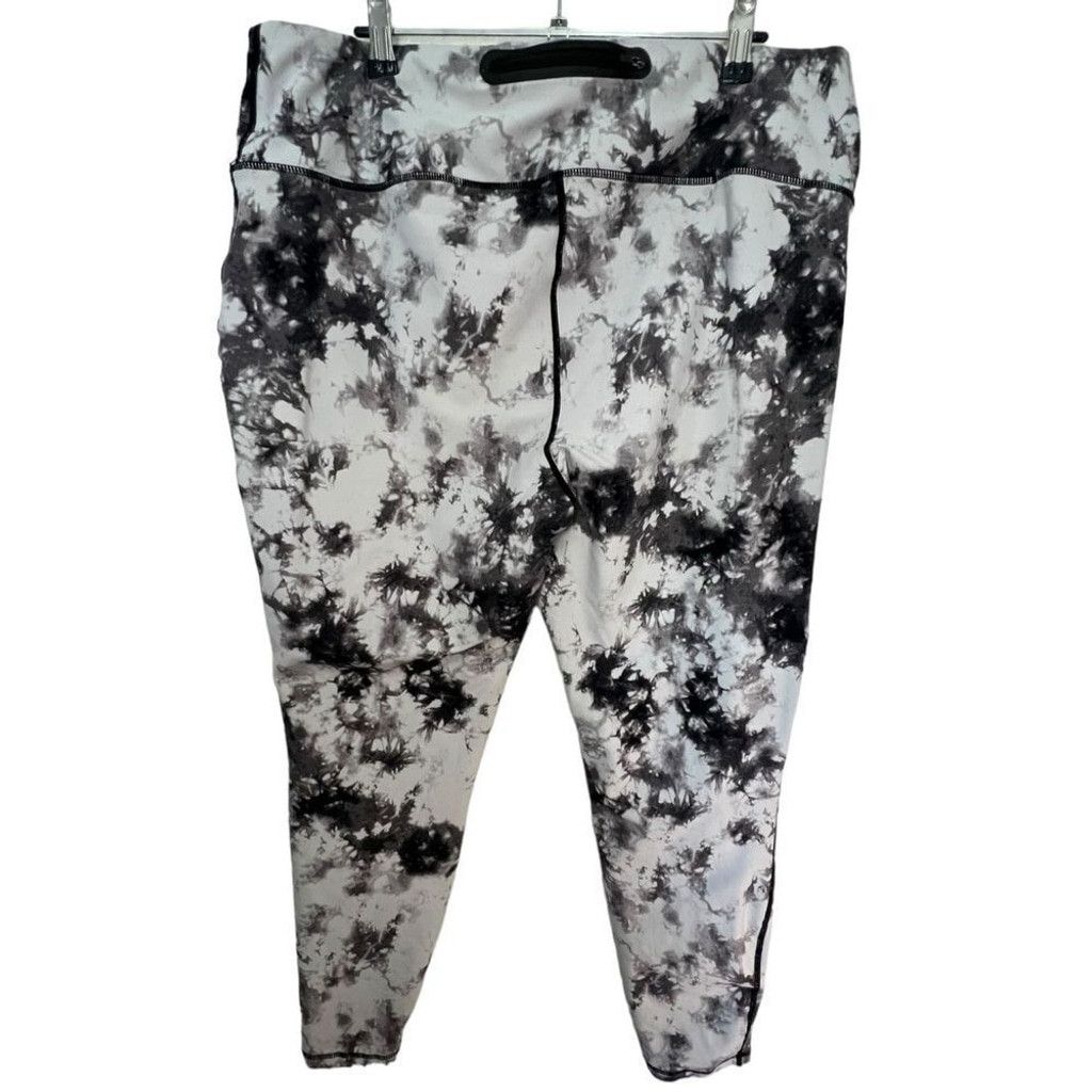 Torrid Torrid Black And Grey Marbled Leggings With Zipper Pocket Size 25" / US 0 / IT 36 - 4 Thumbnail