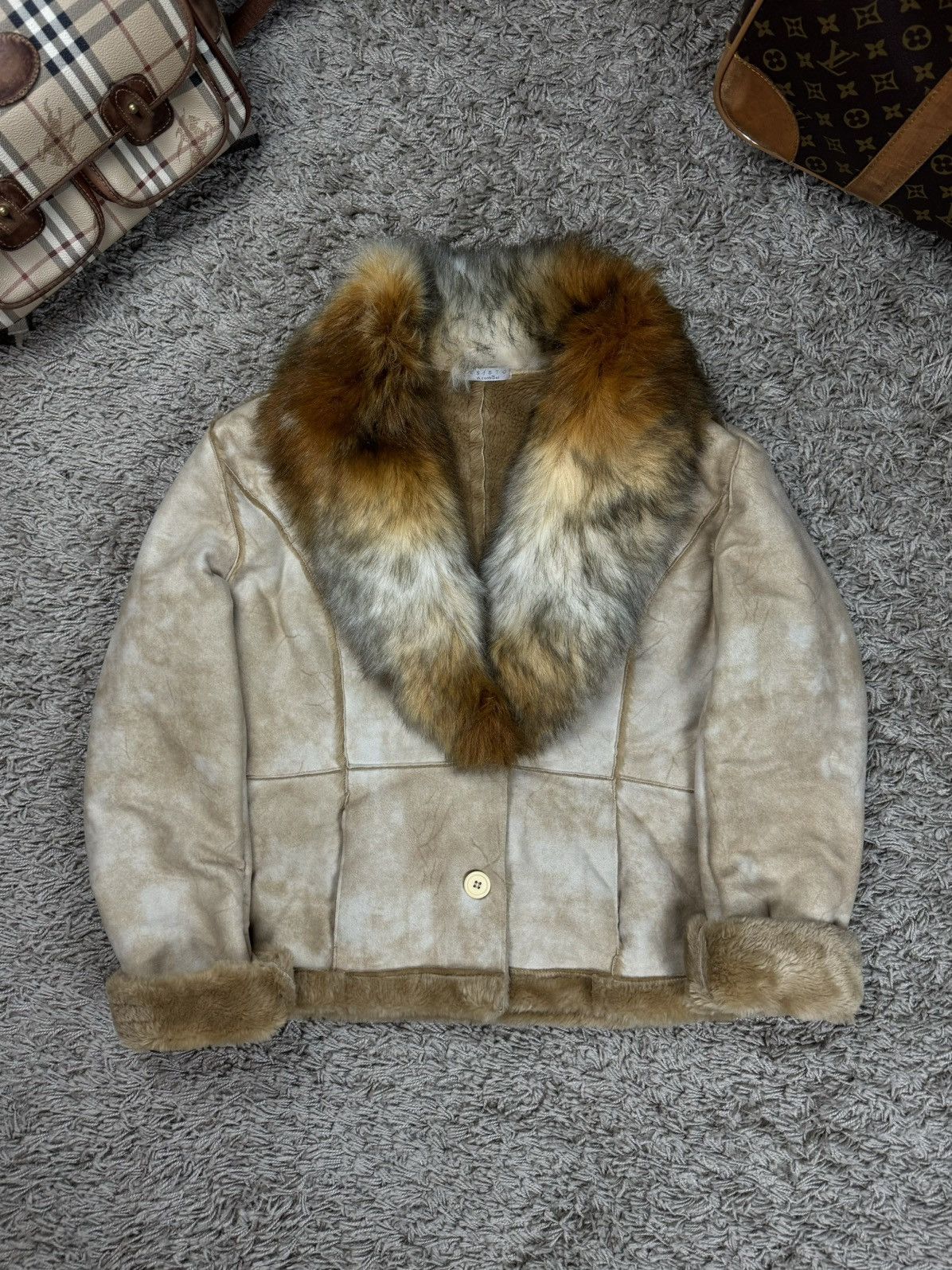 Vintage Vintage fur jacket opium Pinterest y2k original casual item Size S / US 4 / IT 40 - 1 Thumbnail