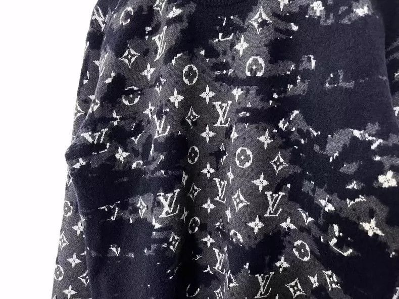Louis Vuitton Louis Vuitton Embossed Sweater Size M -2505 Size US M / EU 48-50 / 2 - 2 Thumbnail