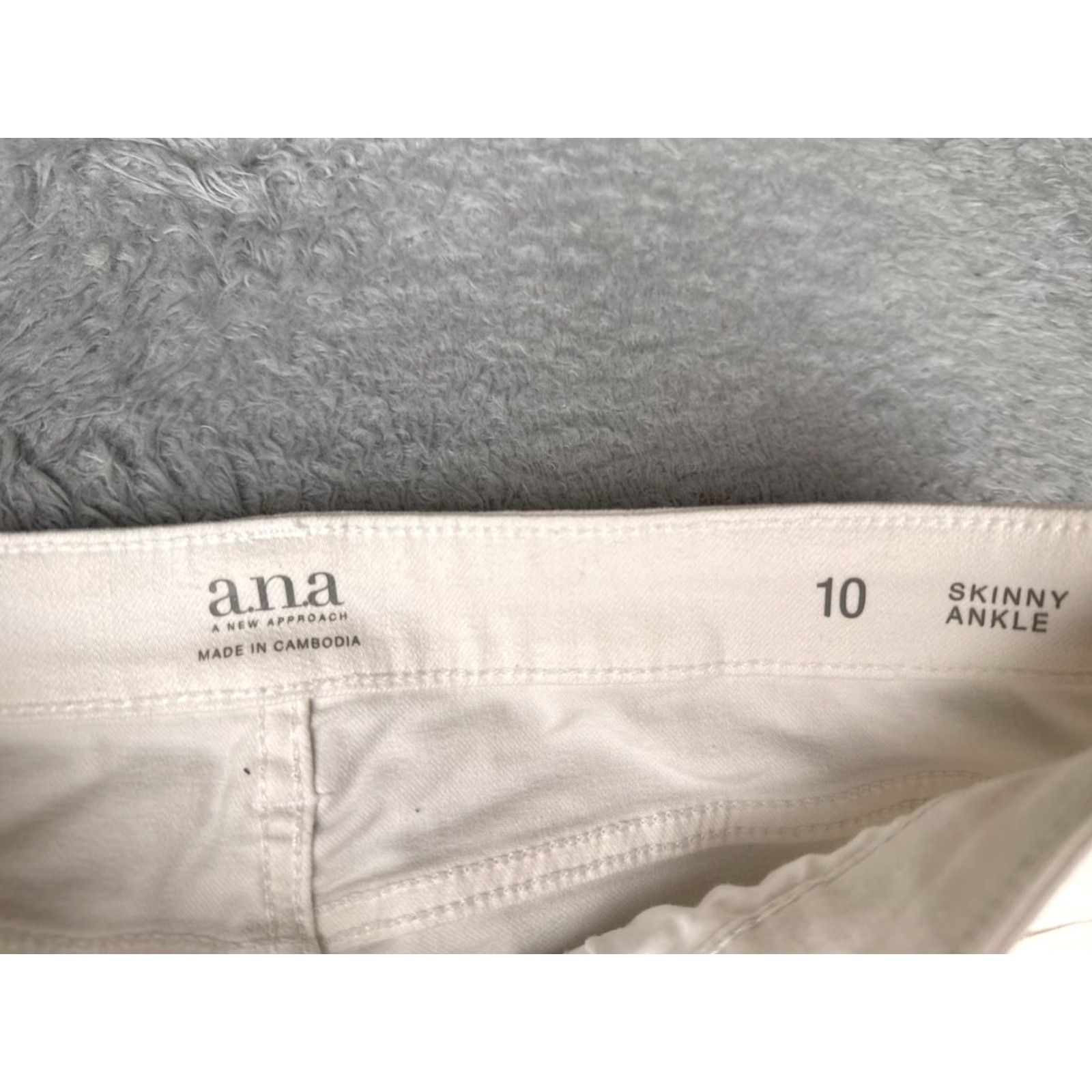Vintage a.n.a Jeans Womens 10 White Denim Skinny Ankle Distressed Cotton Blend 32x25 Jeans Women's 10 White Denim Skinny Ankle Distressed Cotton Blend 32x25 Size 32" / US 10 / IT 46 - 6 Thumbnail